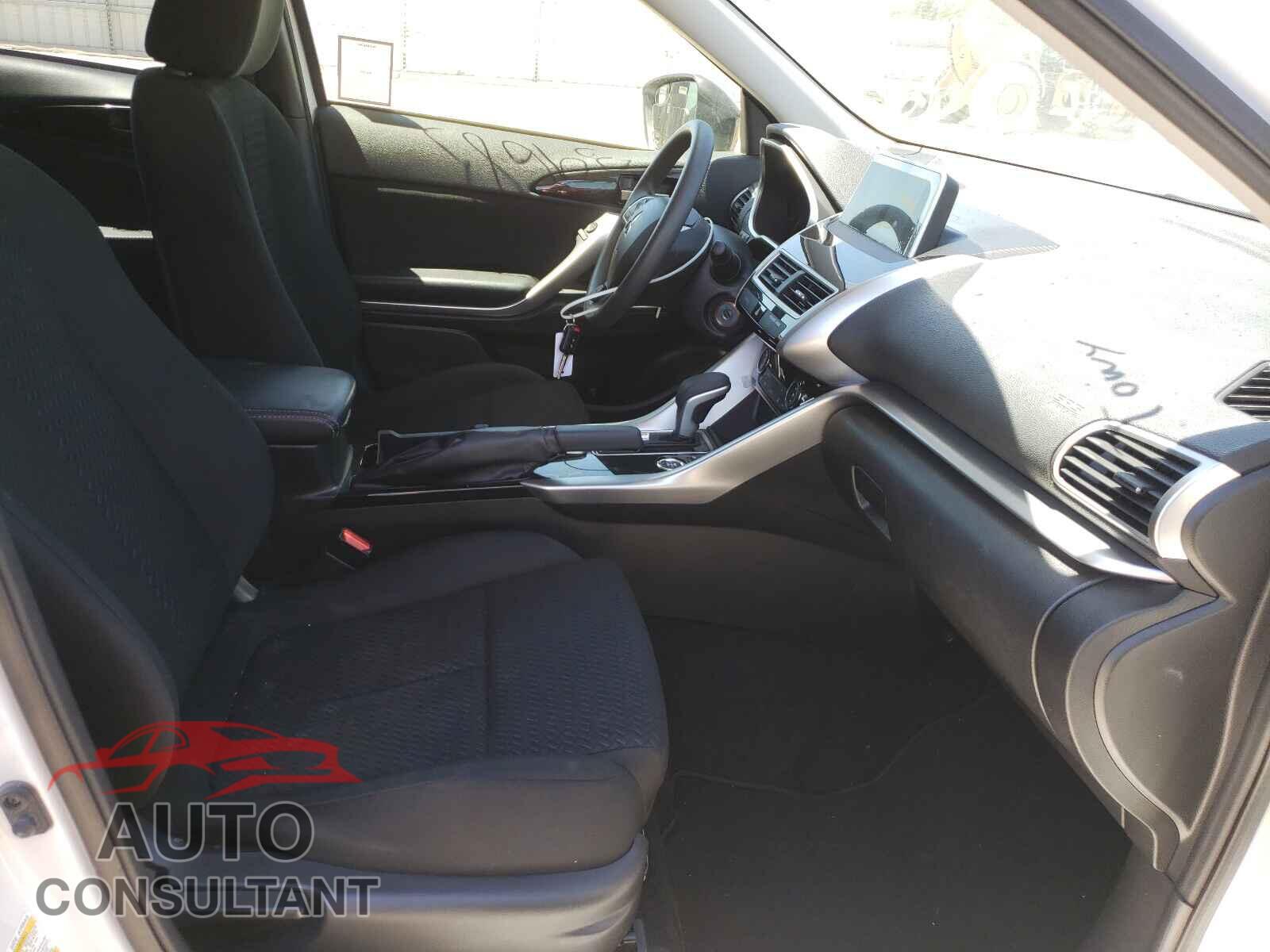 MITSUBISHI ECLIPSE 2018 - JA4AT4AA3JZ048092