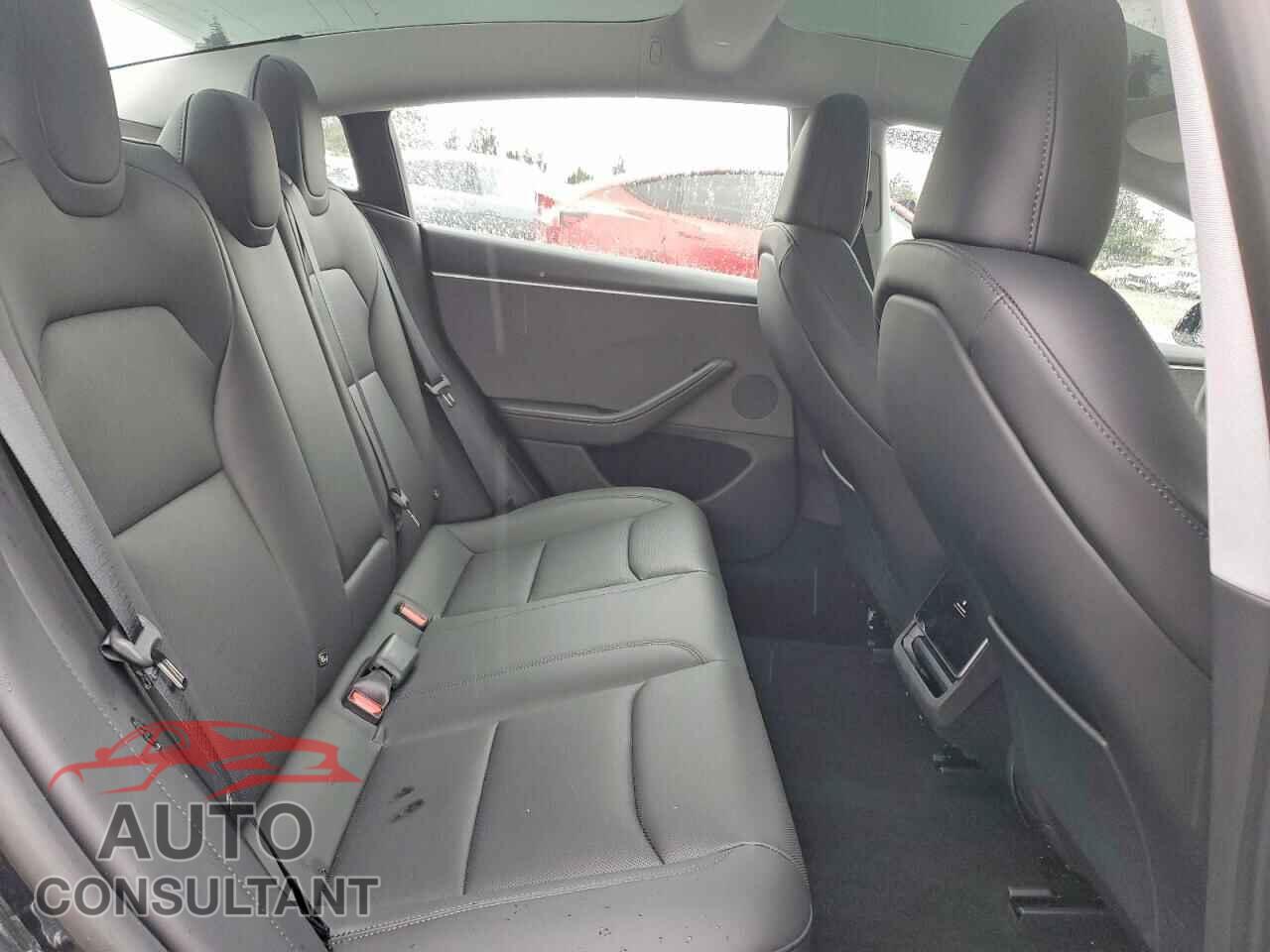 TESLA MODEL 3 2024 - 5YJ3E1EA8RF865528
