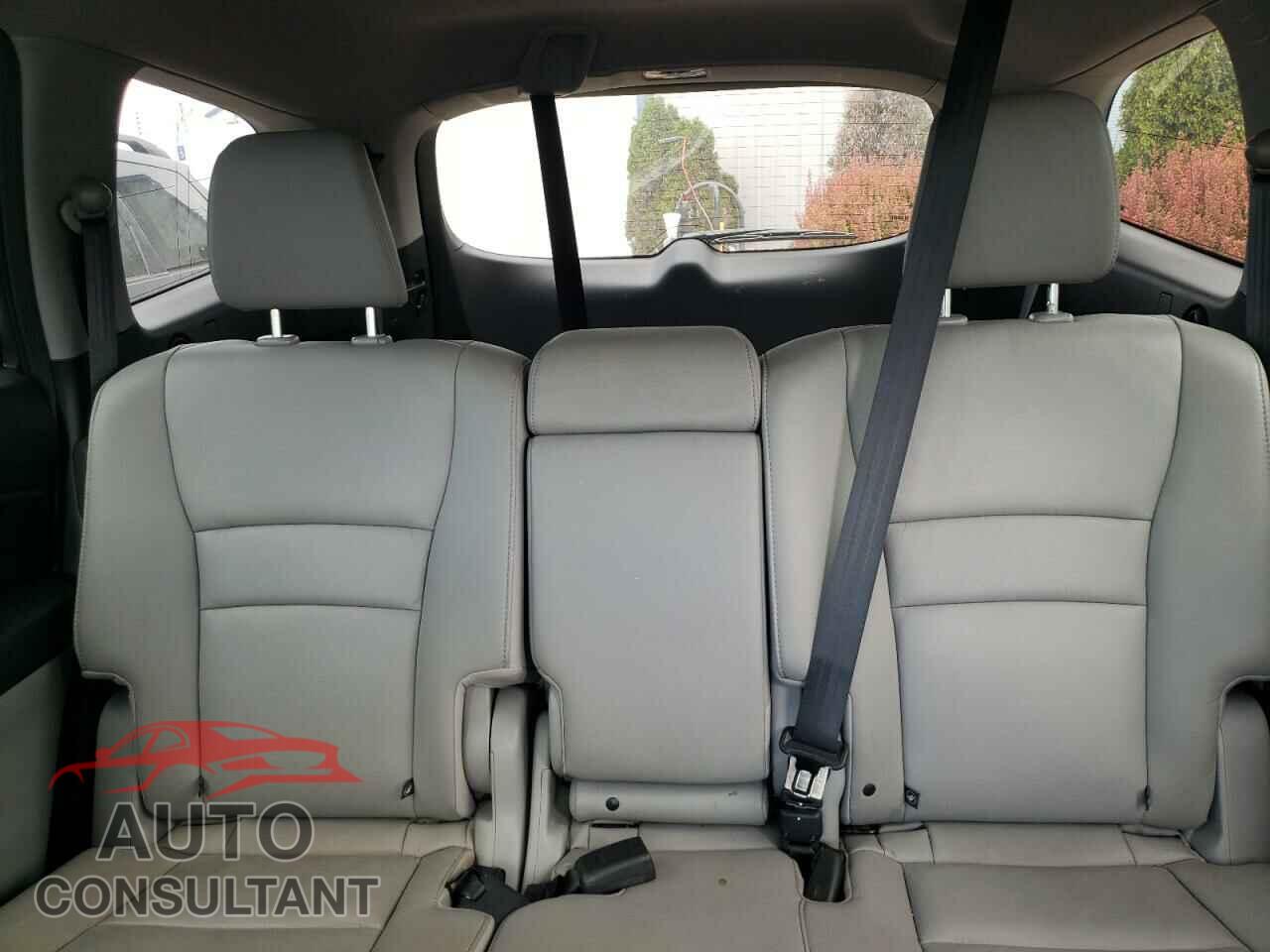 HONDA PILOT 2017 - 5FNYF6H99HB040579