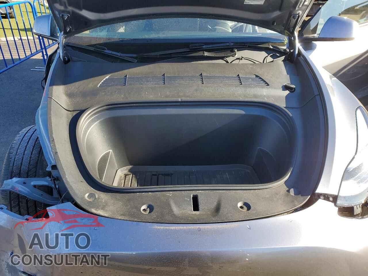 TESLA MODEL Y 2025 - 7SAYGAEE9SF239630