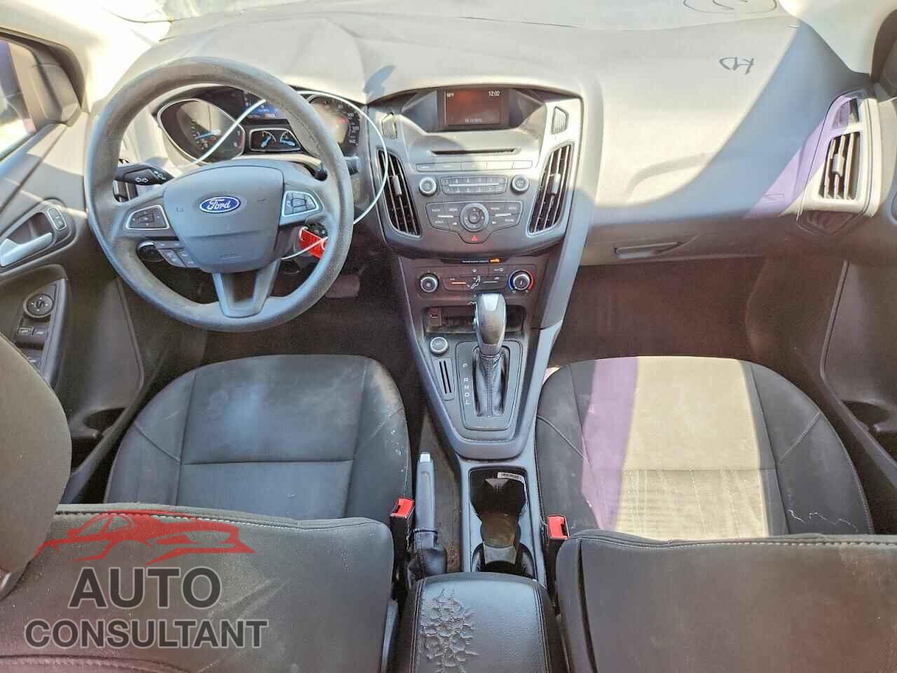 FORD FOCUS 2015 - 1FADP3F26FL330407