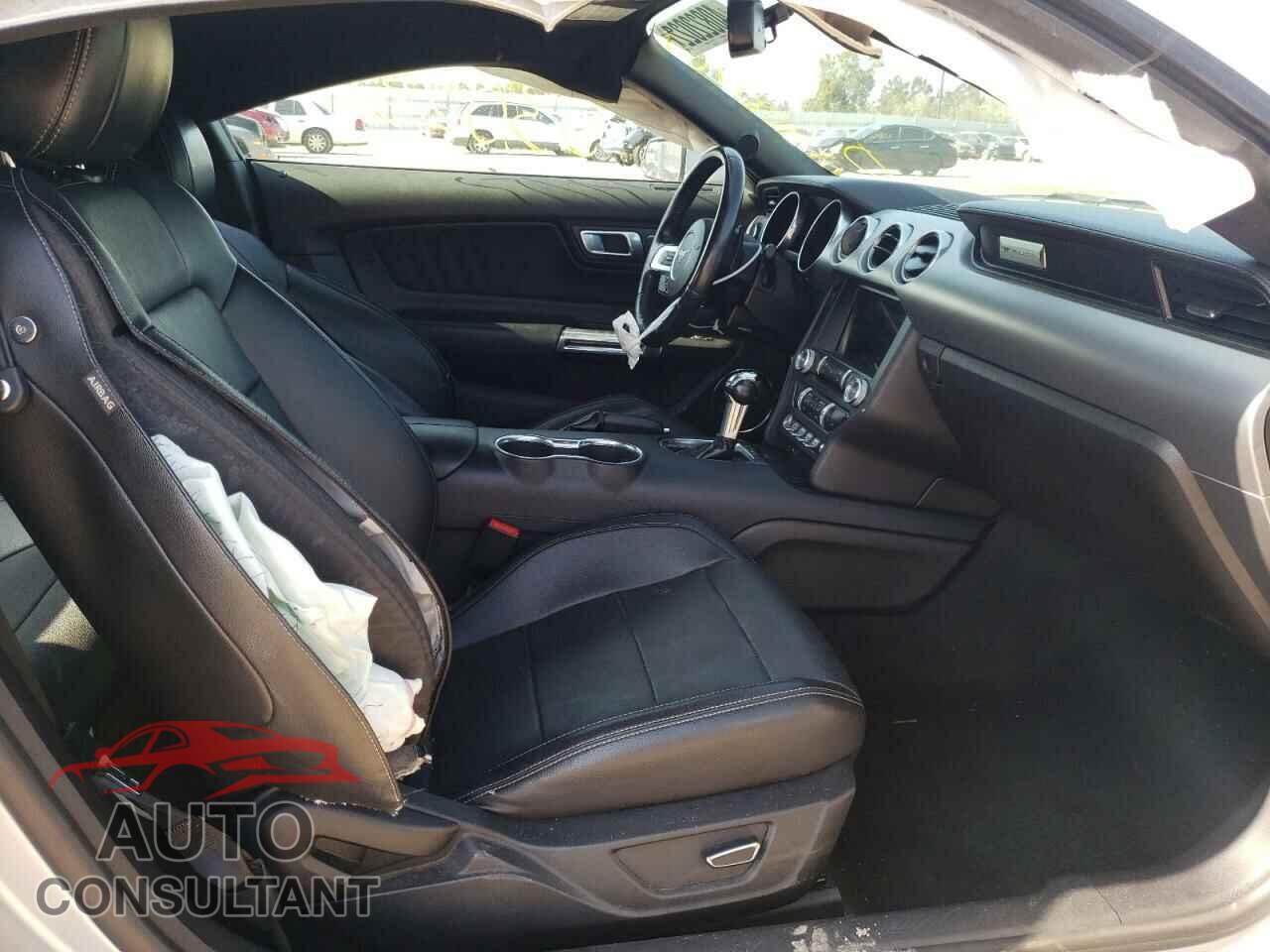 FORD MUSTANG 2018 - 1FA6P8TH1J5124875