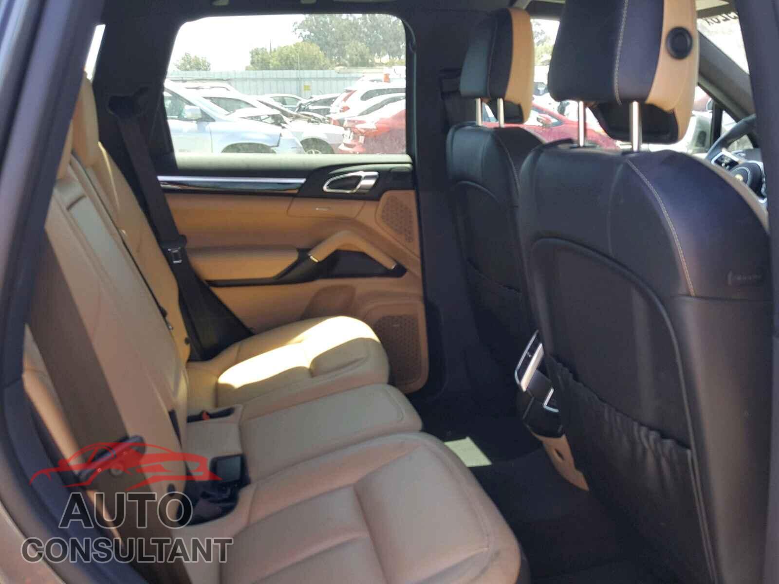 PORSCHE CAYENNE 2017 - WP1AA2A20HKA89130