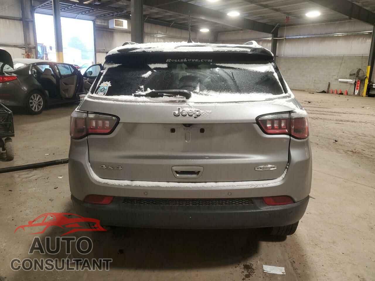 JEEP COMPASS 2018 - 3C4NJDBB8JT103471
