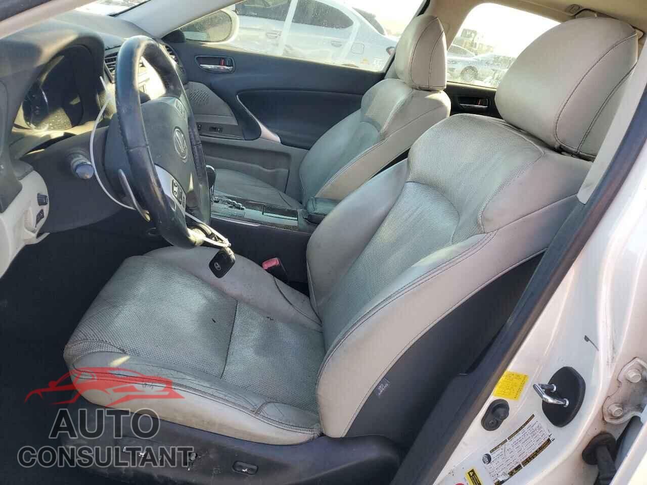 LEXUS IS 2011 - JTHBF5C21B5144016