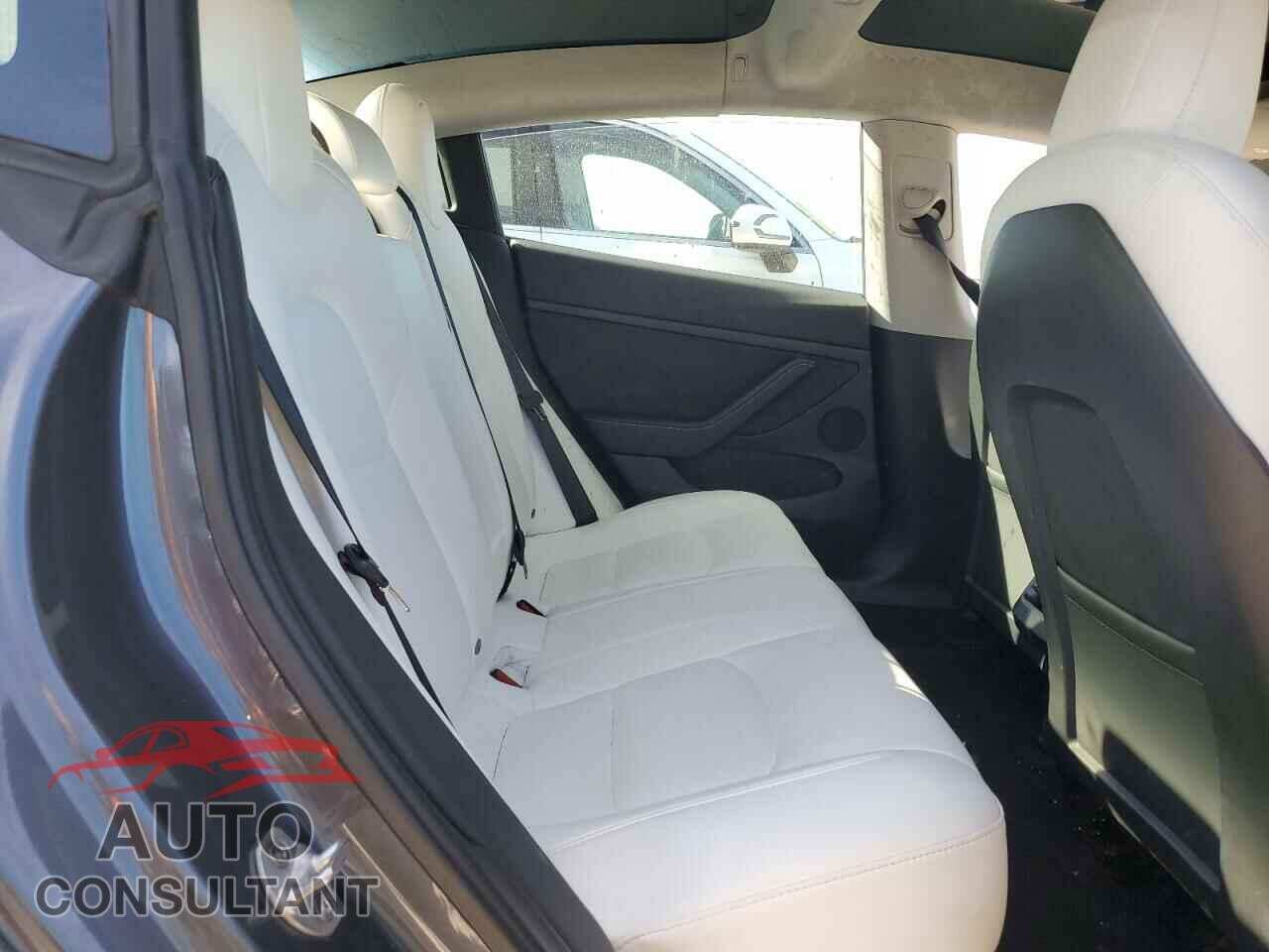 TESLA MODEL 3 2022 - 5YJ3E1EB8NF305656