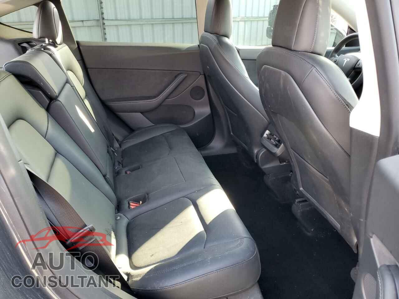 TESLA MODEL Y 2022 - 7SAYGDEF2NF455902