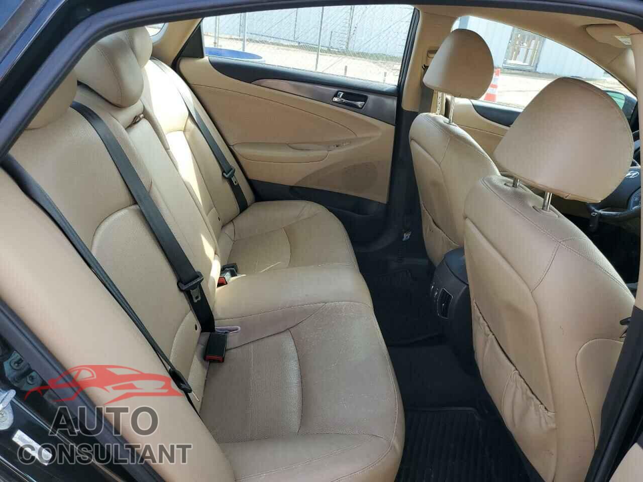 HYUNDAI SONATA 2012 - KMHEC4A41CA033458