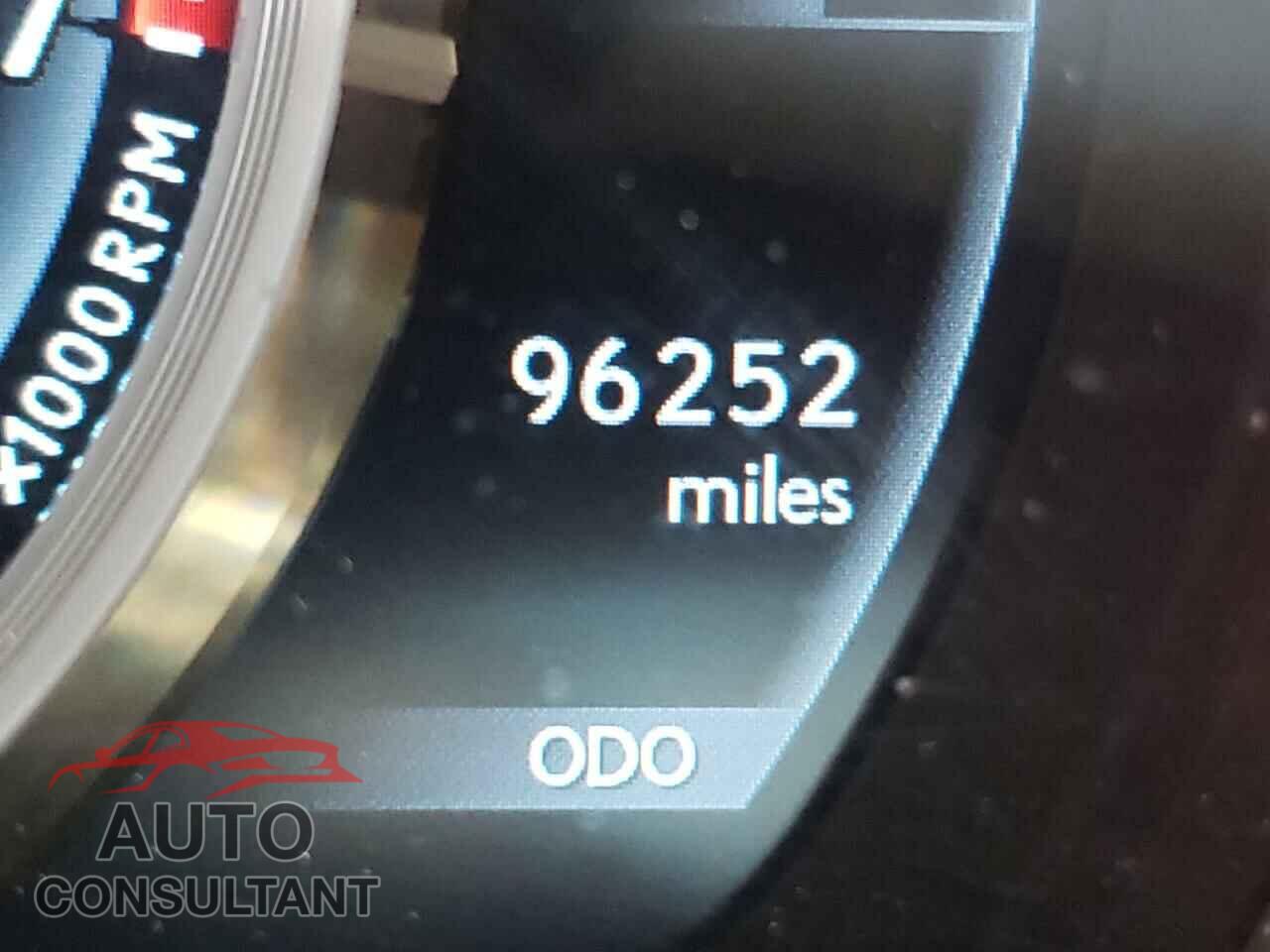 LEXUS IS 2016 - JTHBA1D23G5013327