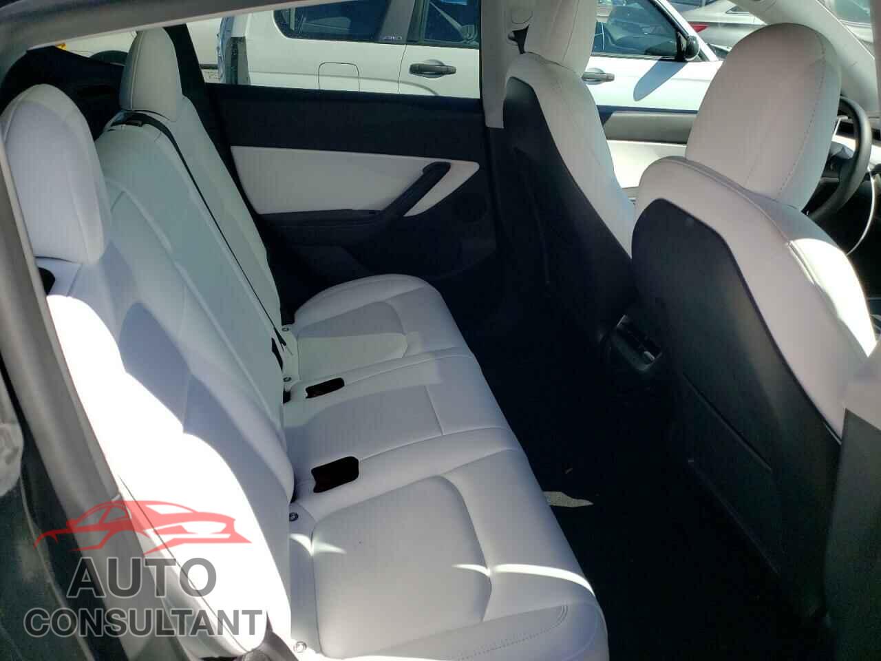 TESLA MODEL Y 2021 - 5YJYGDEE2MF240491