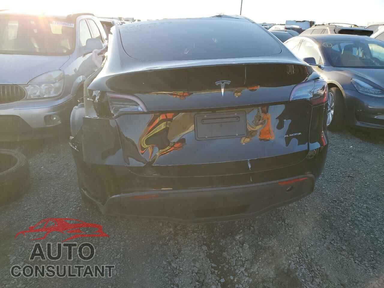 TESLA MODEL Y 2023 - 7SAYGDEE8PA107738
