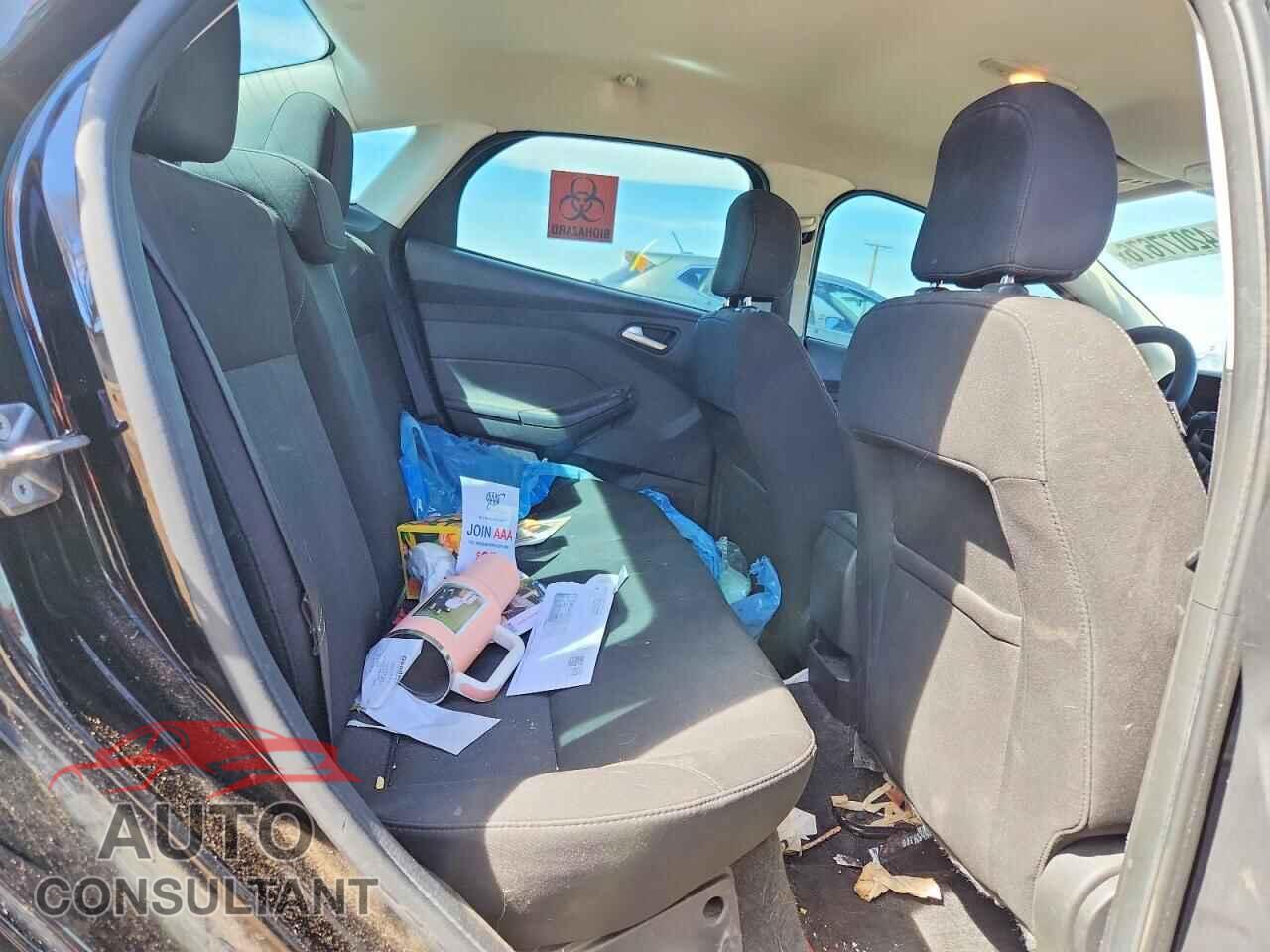 FORD FOCUS 2017 - 1FADP3F23HL343117