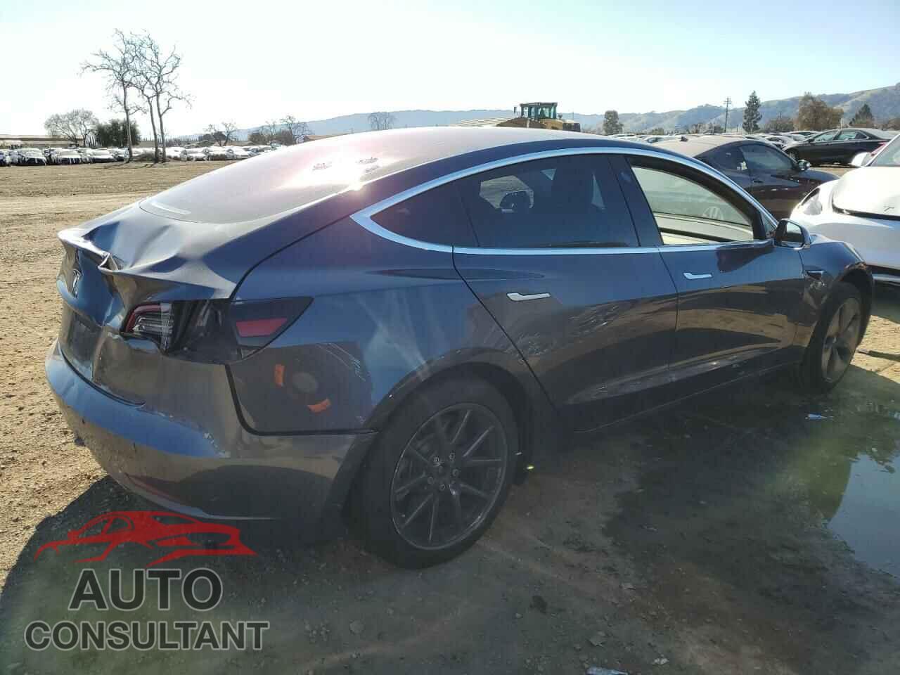 TESLA MODEL 3 2018 - 5YJ3E1EA4JF008577