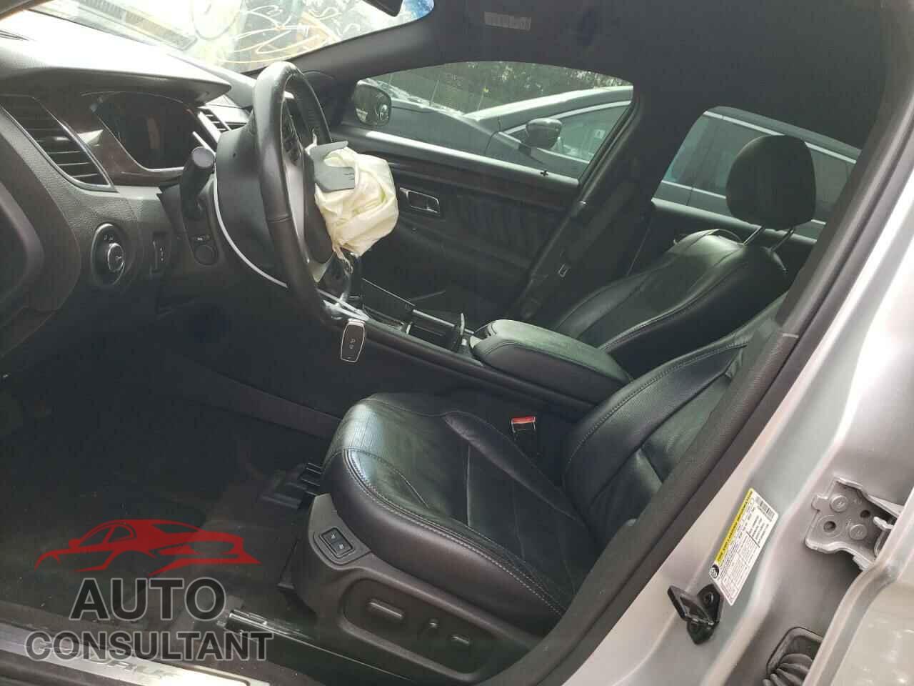 FORD TAURUS 2018 - 1FAHP2F89JG109580