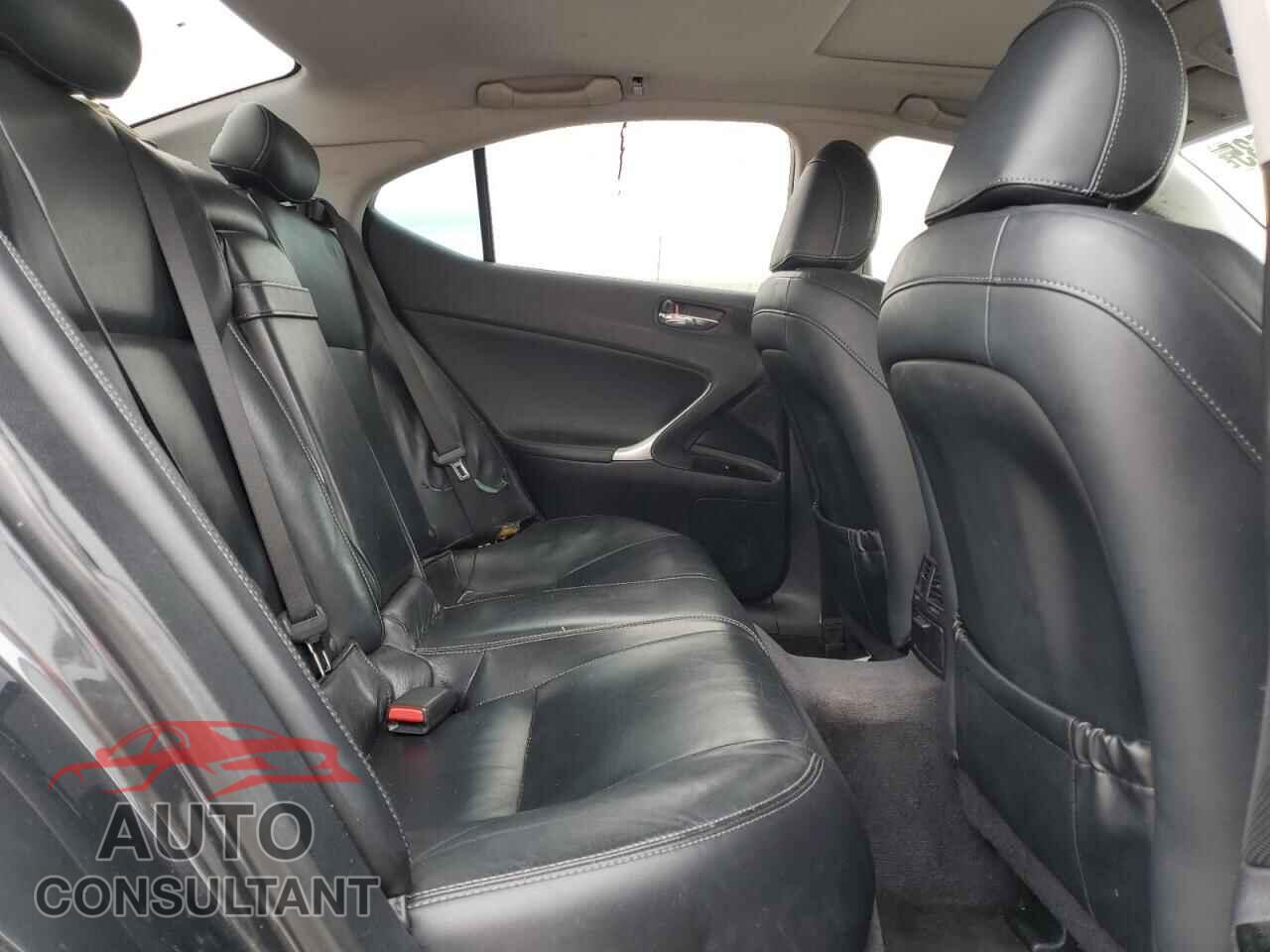 LEXUS IS 2011 - JTHBF5C24B5145113