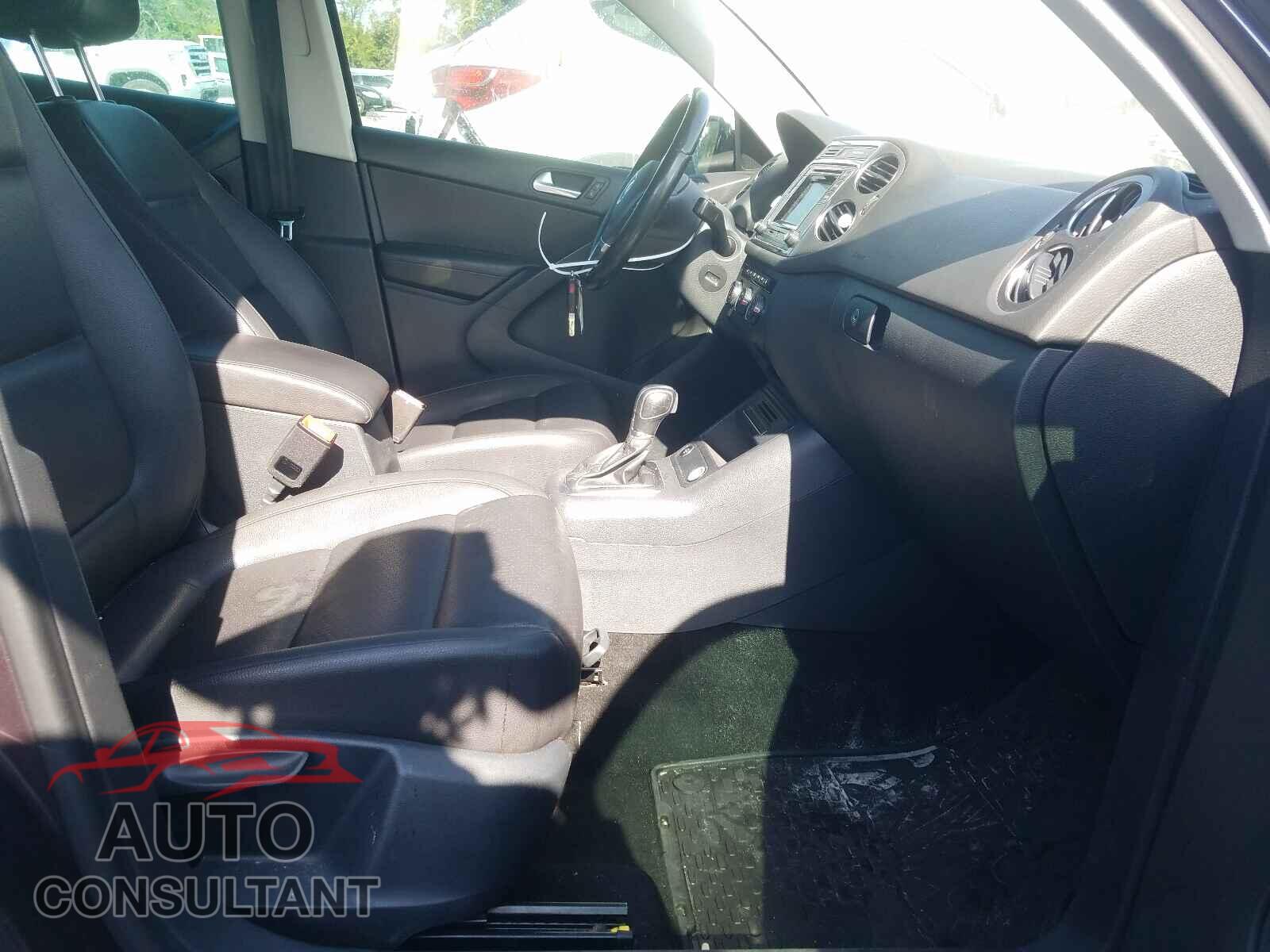 VOLKSWAGEN TIGUAN 2016 - WVGAV7AX9GW543473