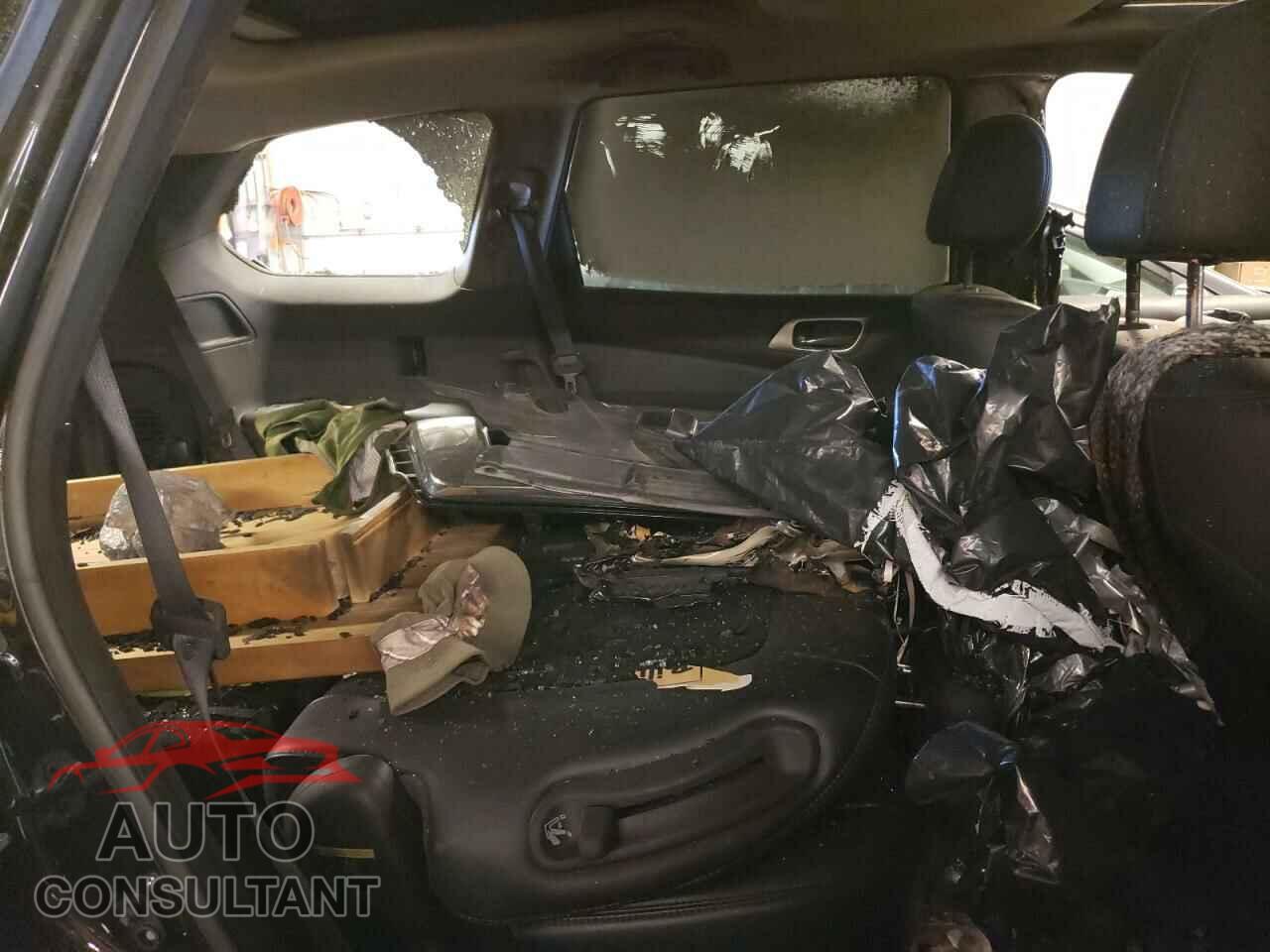 NISSAN PATHFINDER 2017 - 5N1DR2MM2HC647005