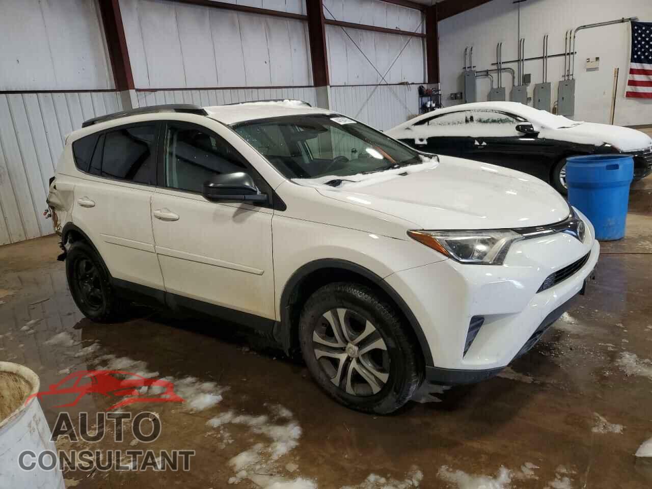 TOYOTA RAV4 2017 - JTMBFREV6HJ124621