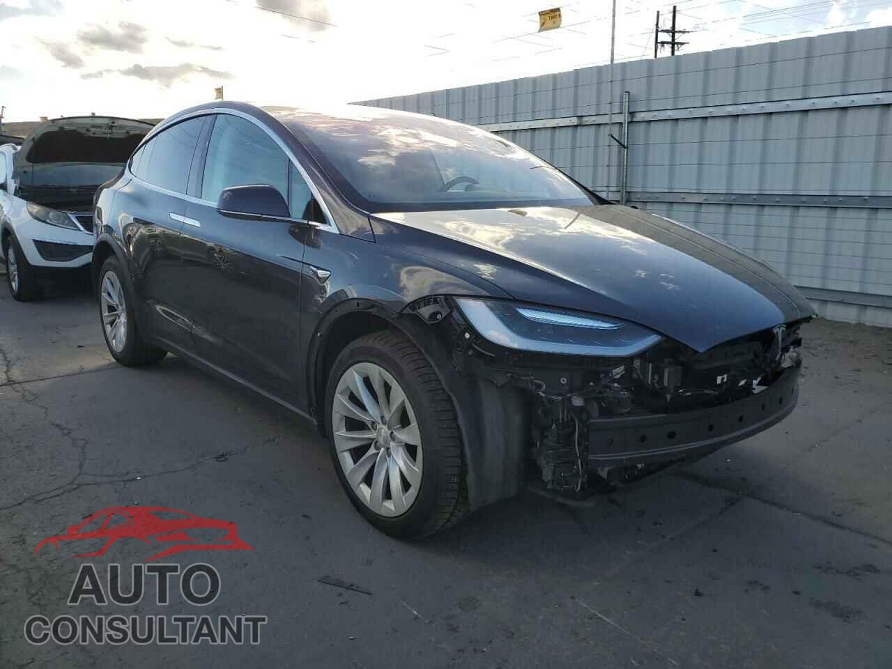 TESLA MODEL X 2017 - 5YJXCDE22HF044795