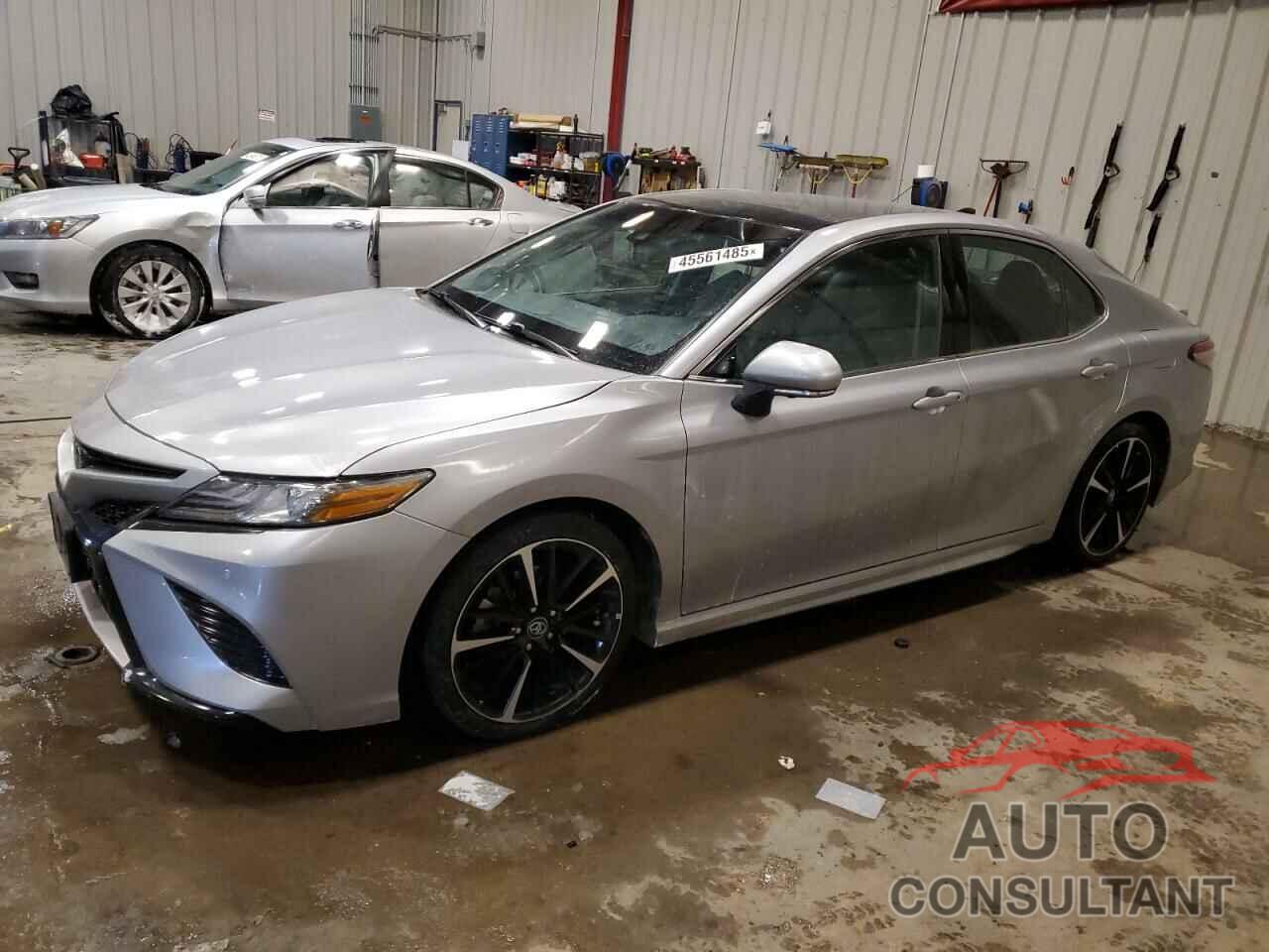 TOYOTA CAMRY 2018 - 4T1B61HK5JU145558