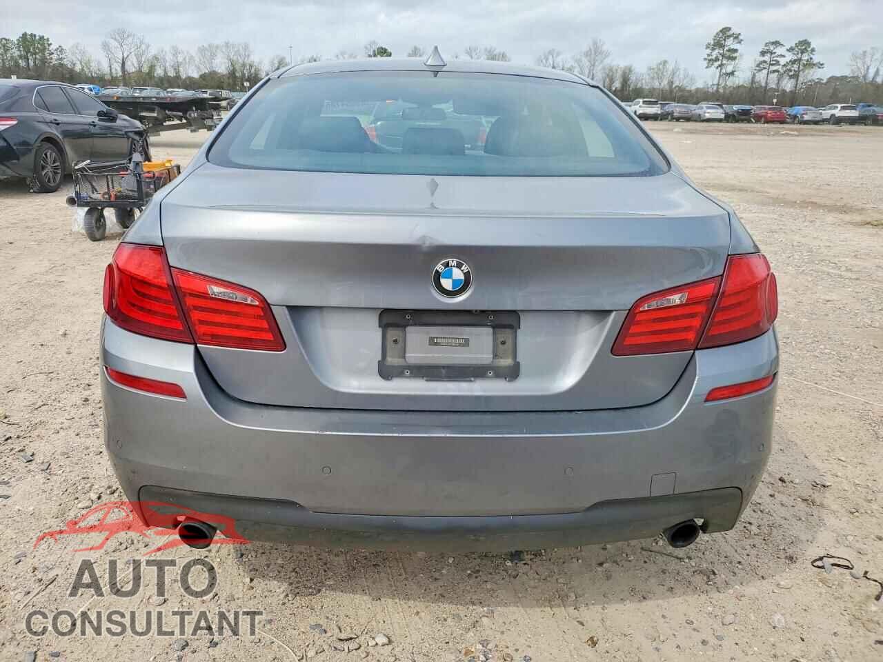 BMW 5 SERIES 2013 - WBAFR7C5XDC823729