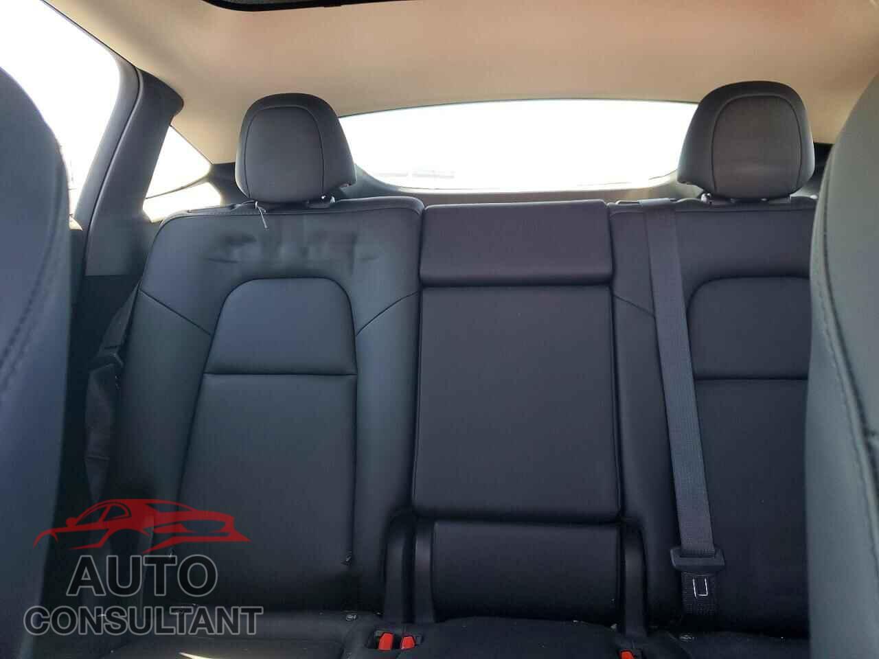 TESLA MODEL Y 2025 - 7SAYGDED5SF320911