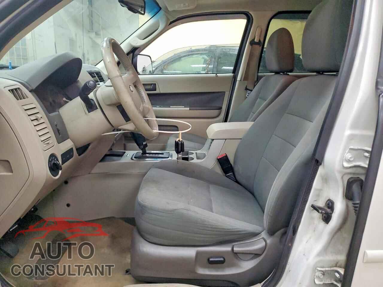 FORD ESCAPE 2009 - 1FMCU03719KC04507