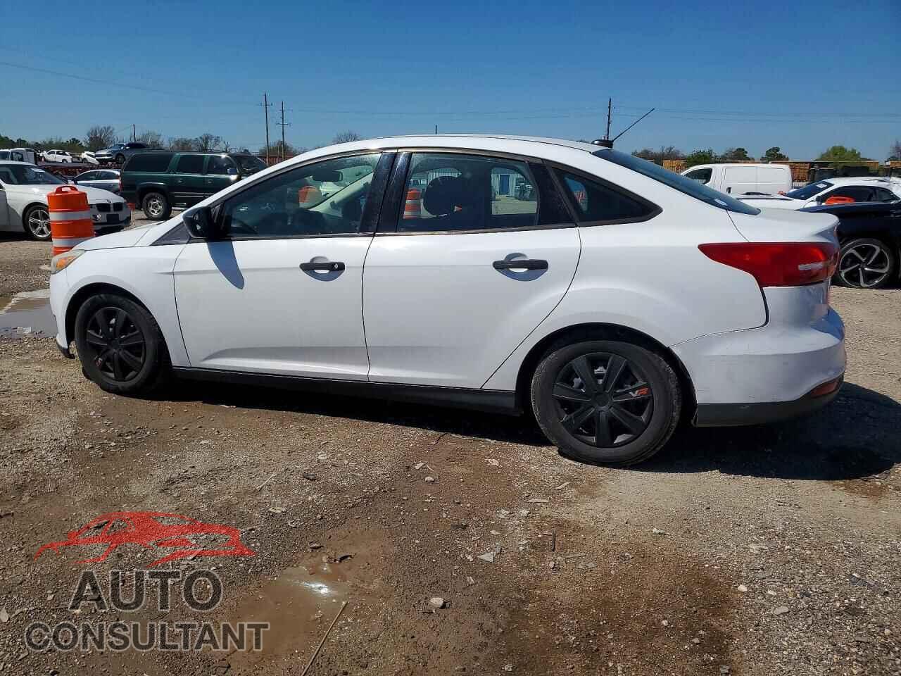 FORD FOCUS 2015 - 1FADP3E22FL230970