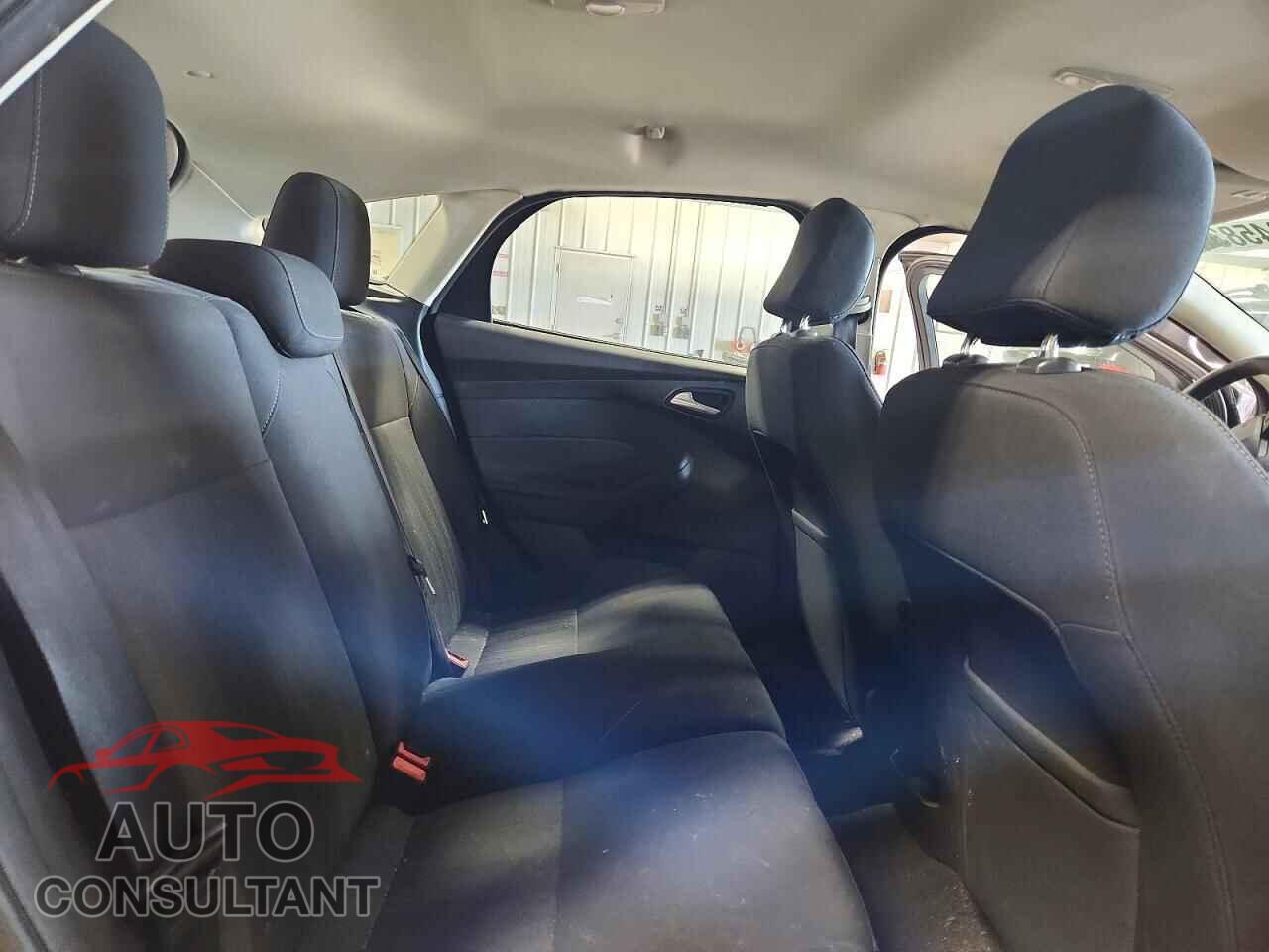 FORD FOCUS 2015 - 1FADP3K25FL244429