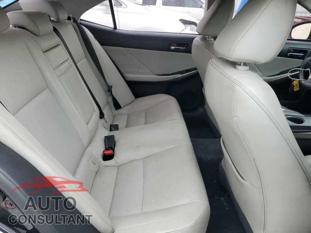 LEXUS IS 2014 - JTHCE1D26E5000531
