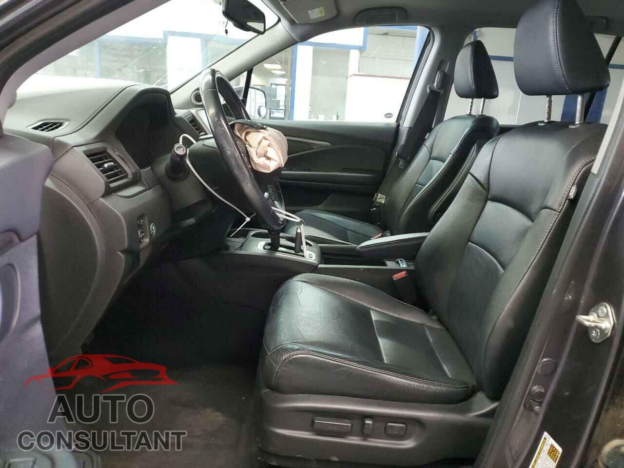 HONDA PILOT 2017 - 5FNYF6H59HB038019