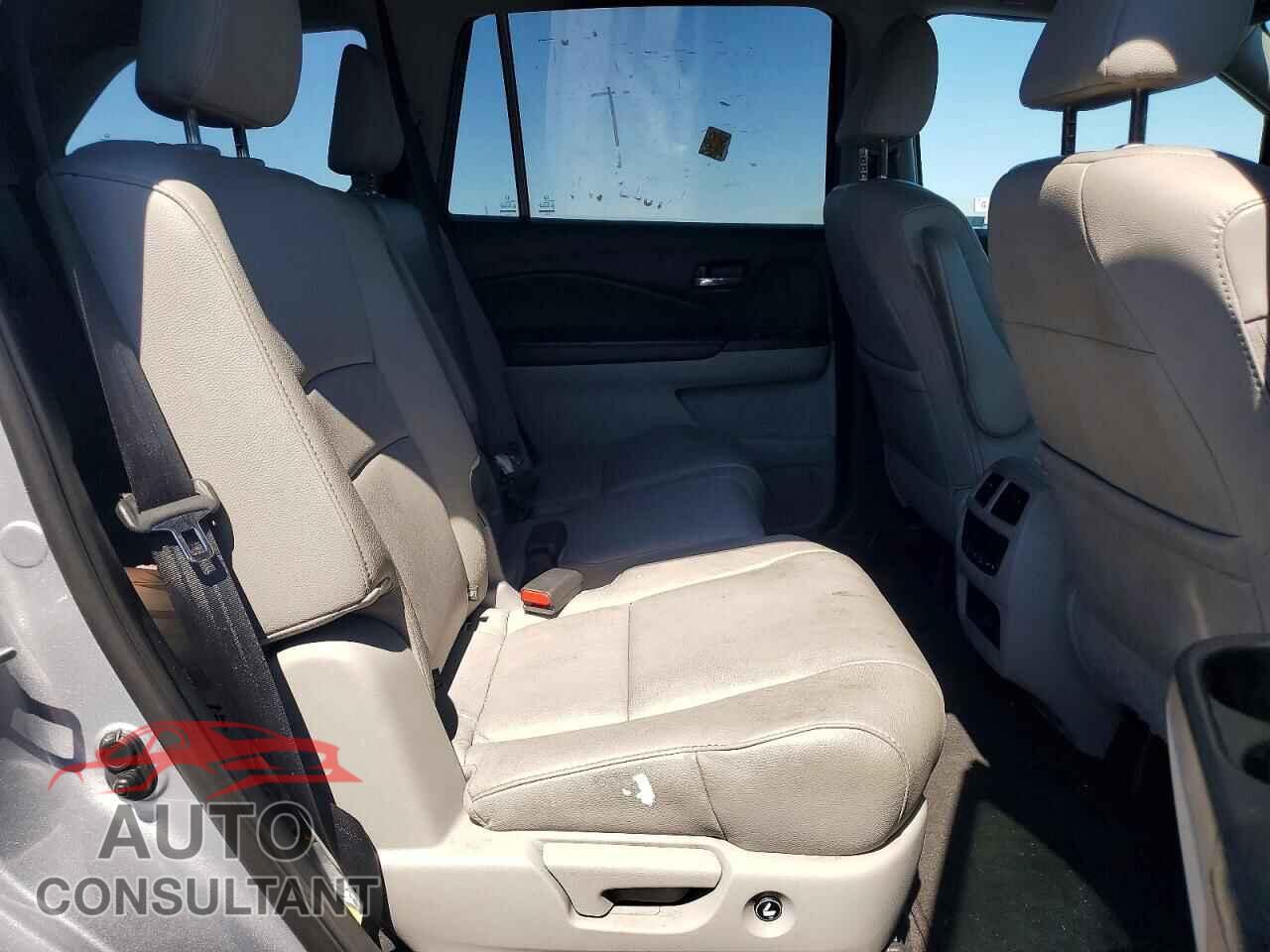 HONDA PILOT 2018 - 5FNYF6H50JB047357