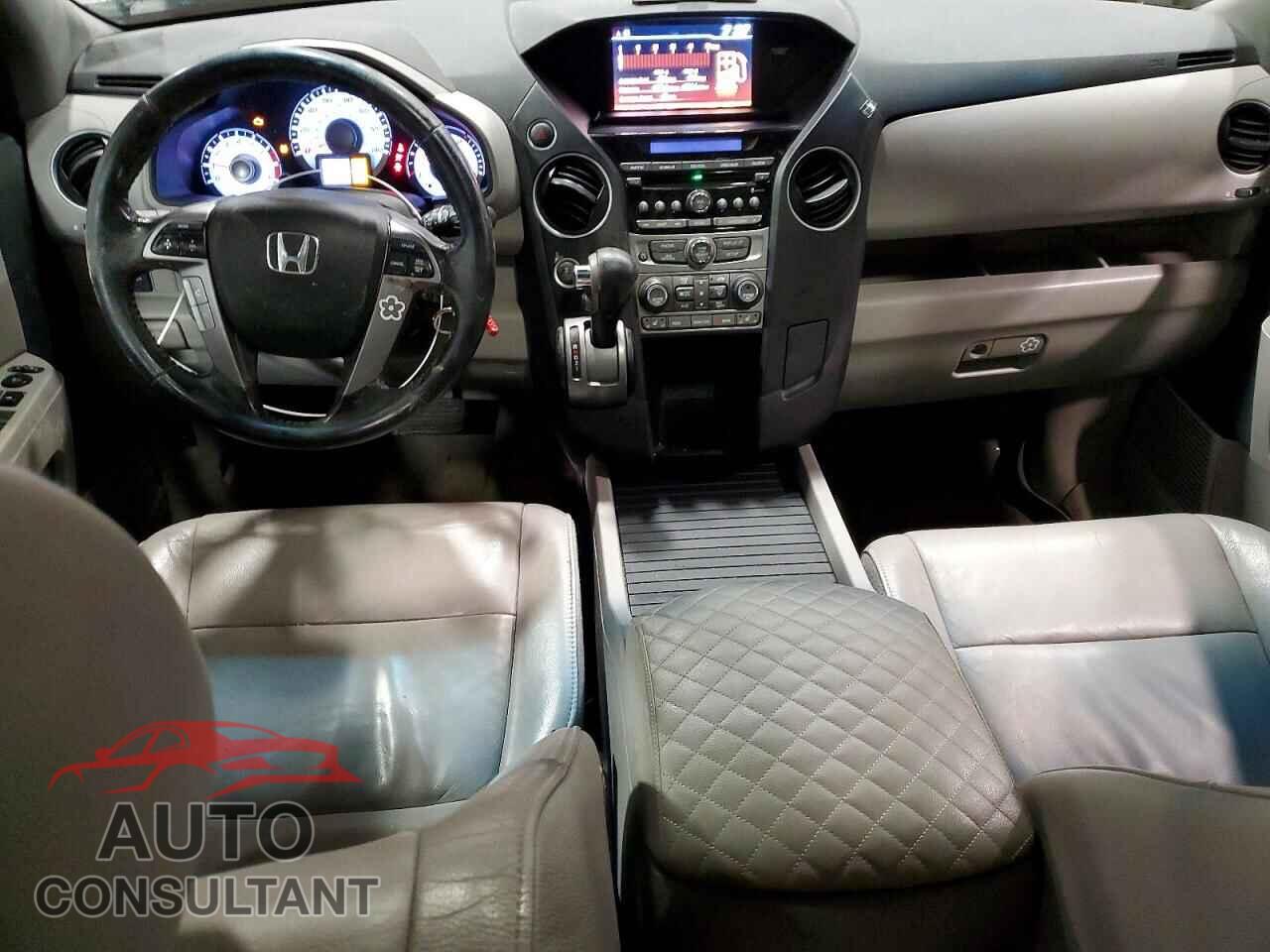 HONDA PILOT 2013 - 5FNYF4H50DB006641