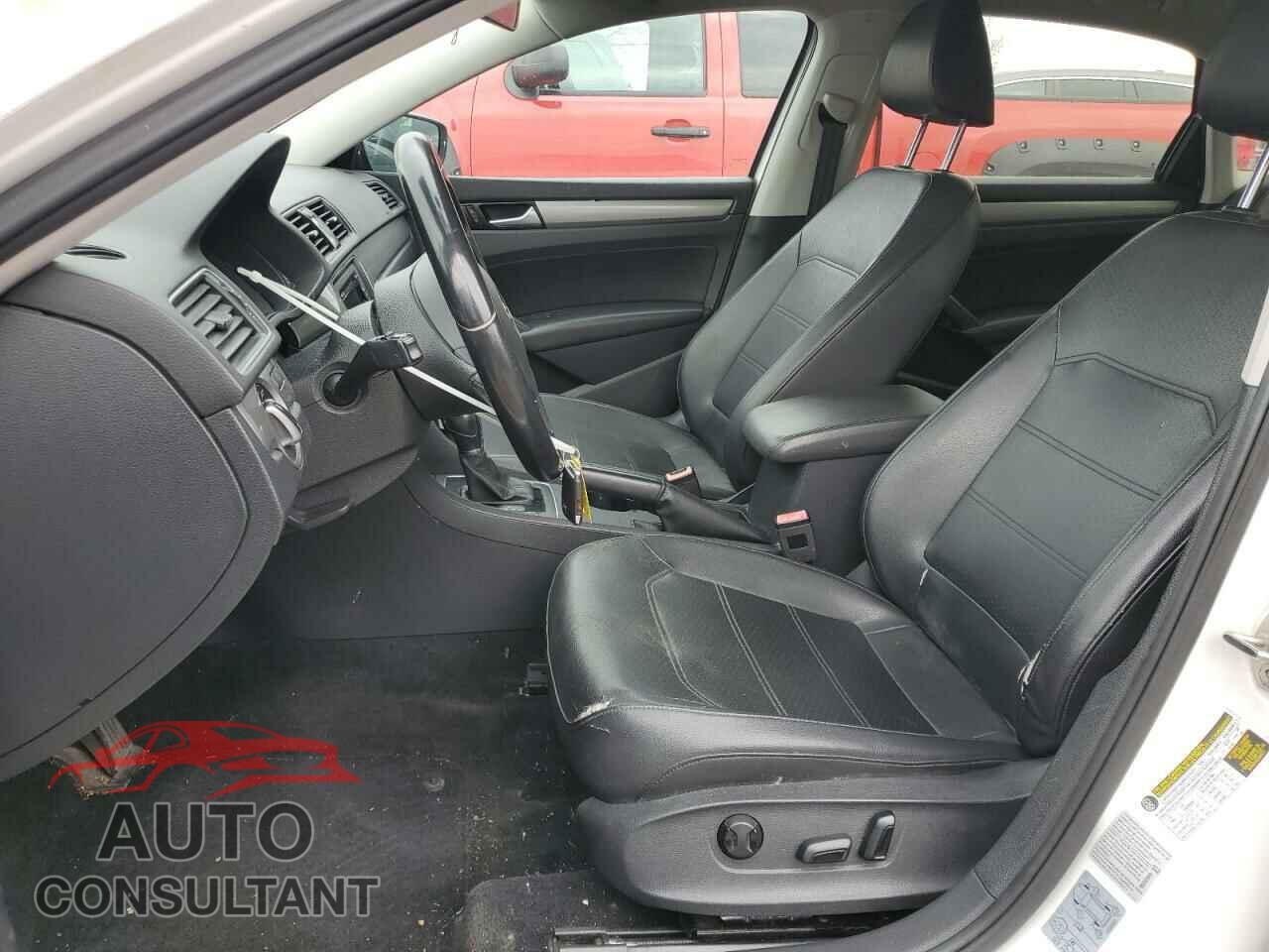 VOLKSWAGEN PASSAT 2015 - 1VWAT7A39FC081629