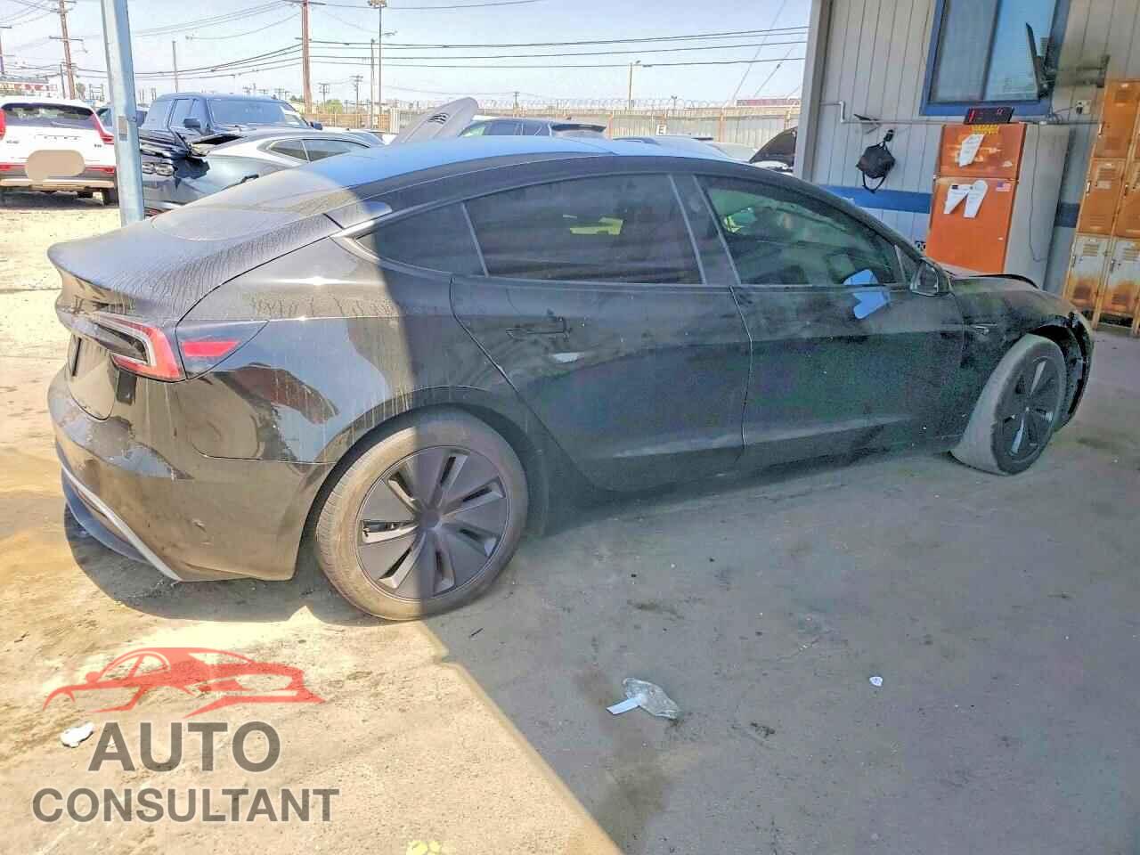 TESLA MODEL 3 2024 - 5YJ3E1EA8RF746121