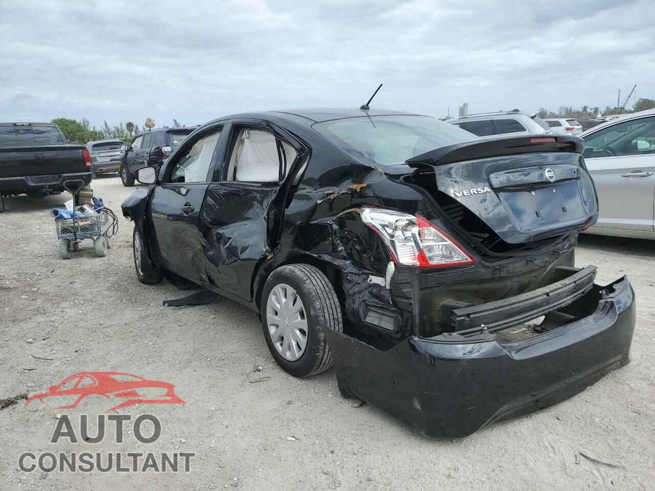 NISSAN VERSA 2018 - 3N1CN7AP1JL810926