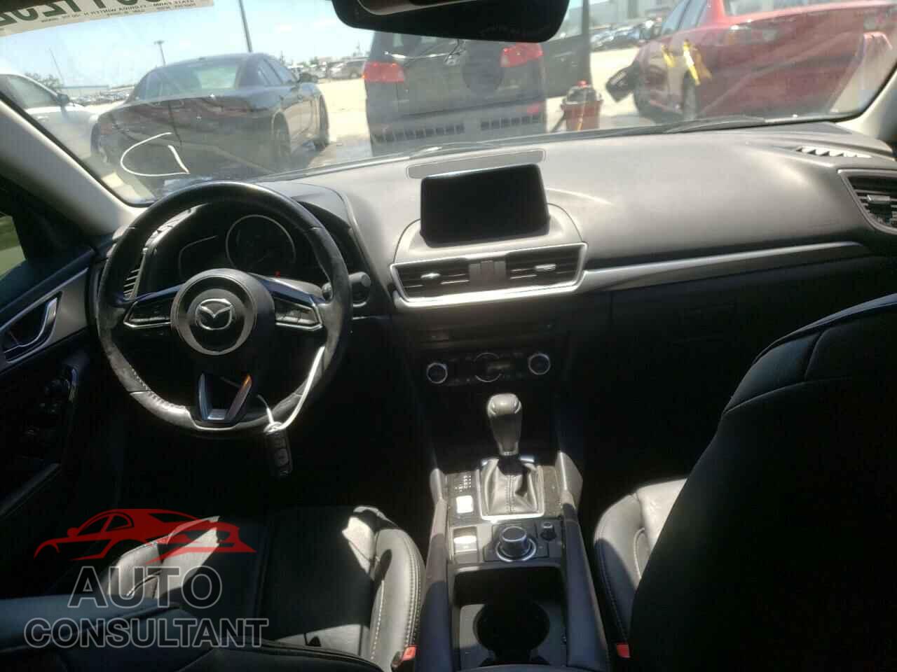 MAZDA 3 2018 - 3MZBN1V33JM233983