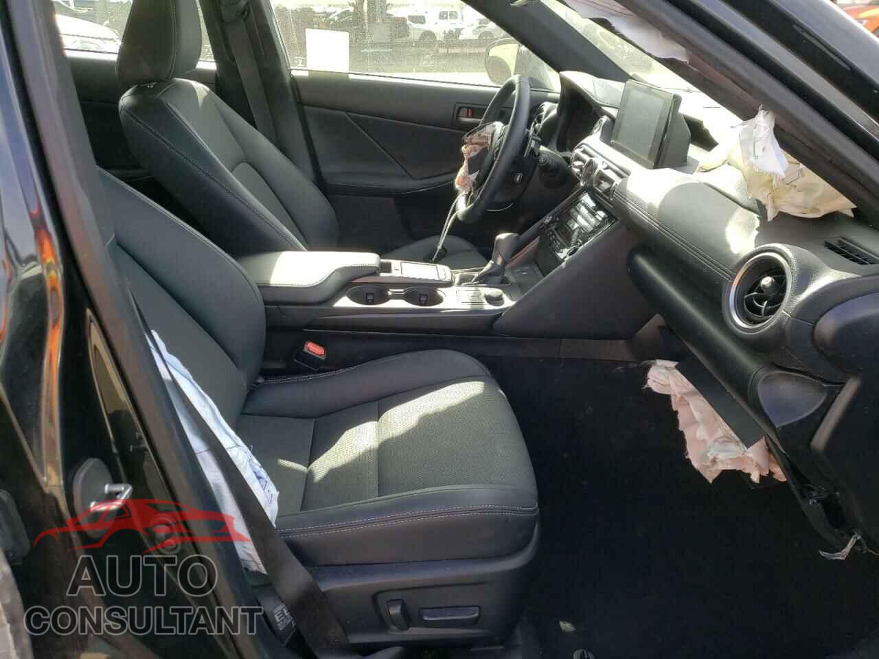 LEXUS IS 2021 - JTHCA1D27M5112040
