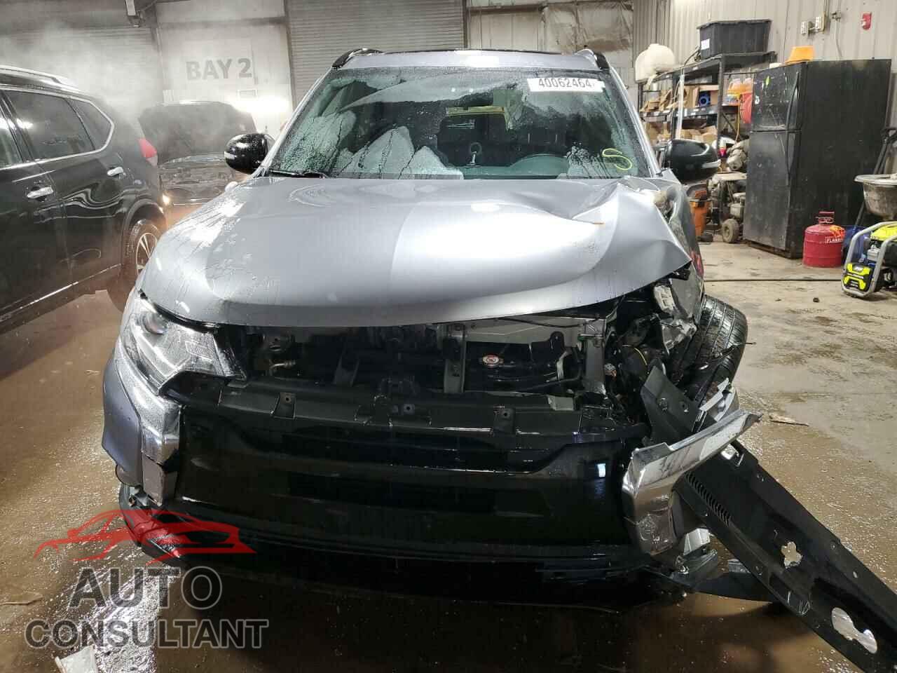 MITSUBISHI OUTLANDER 2018 - JA4AD3A35JZ047115