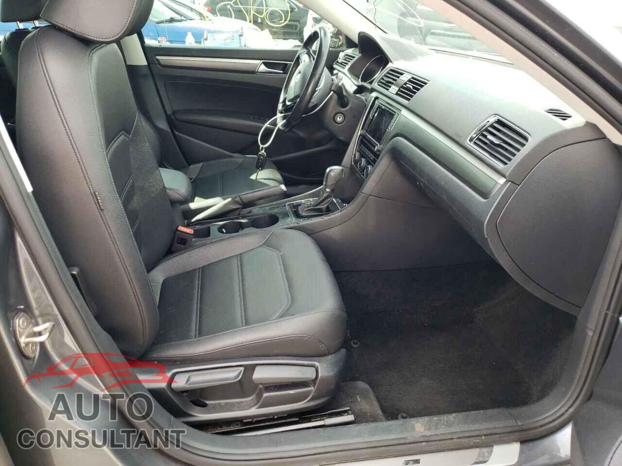 VOLKSWAGEN PASSAT 2018 - 1VWAA7A37JC030337
