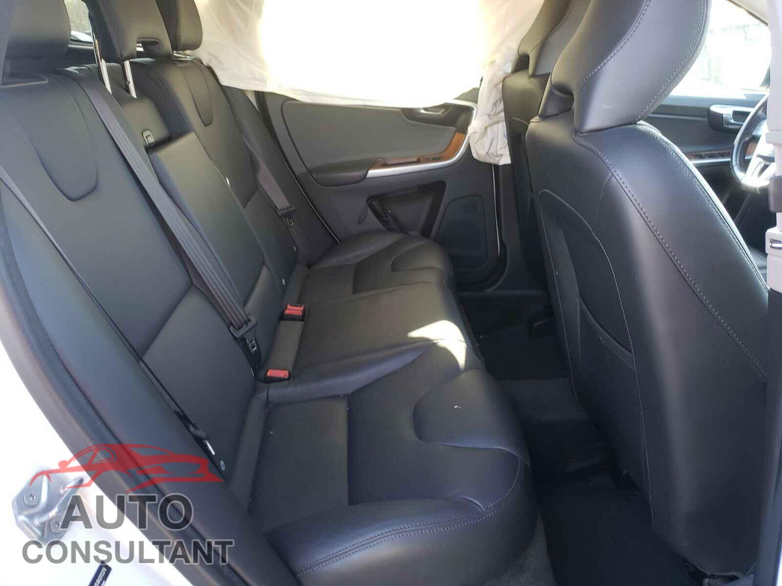 VOLVO XC60 2017 - YV440MRU8H2013378