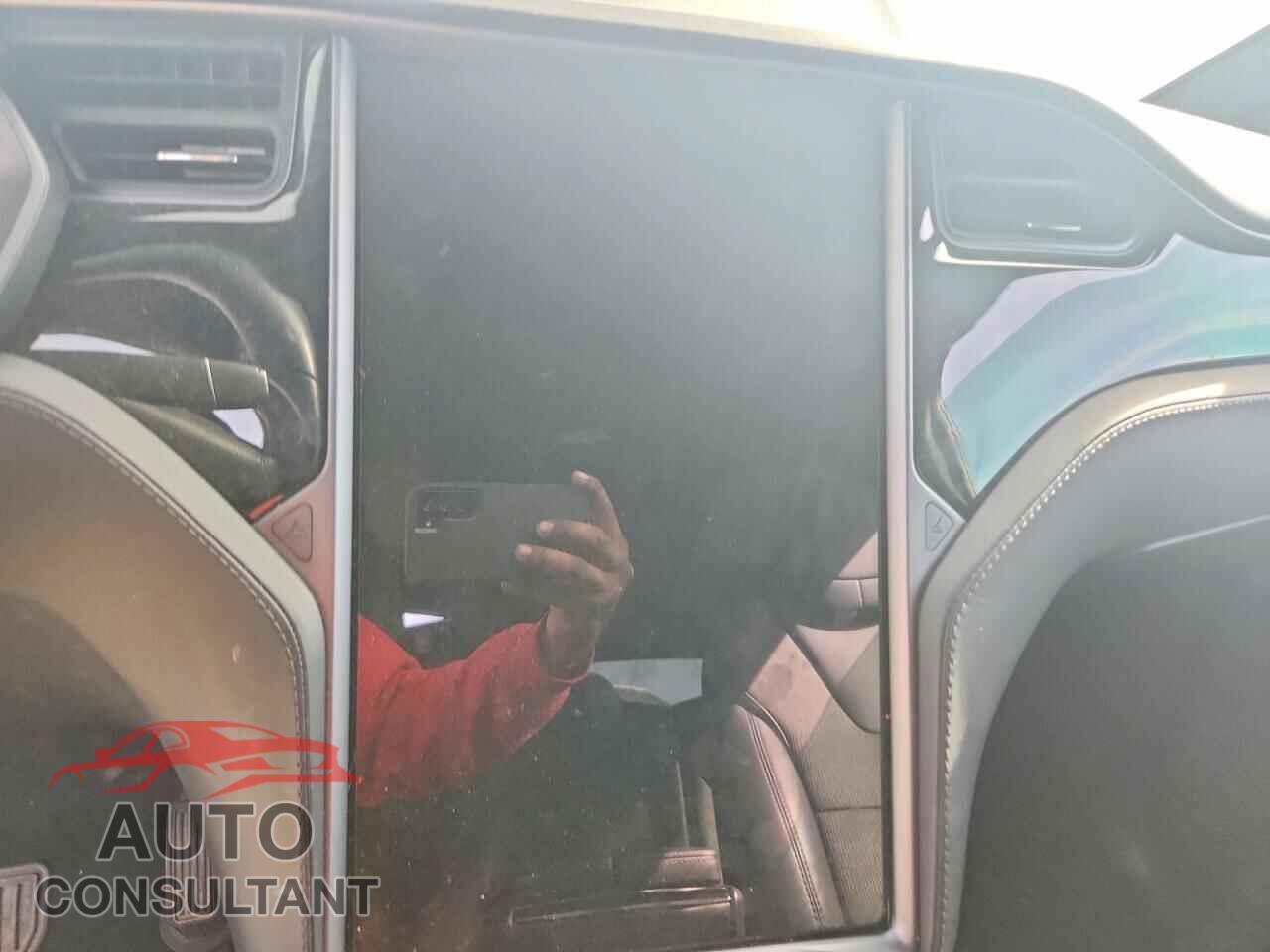 TESLA MODEL X 2018 - 5YJXCAE27JF117826