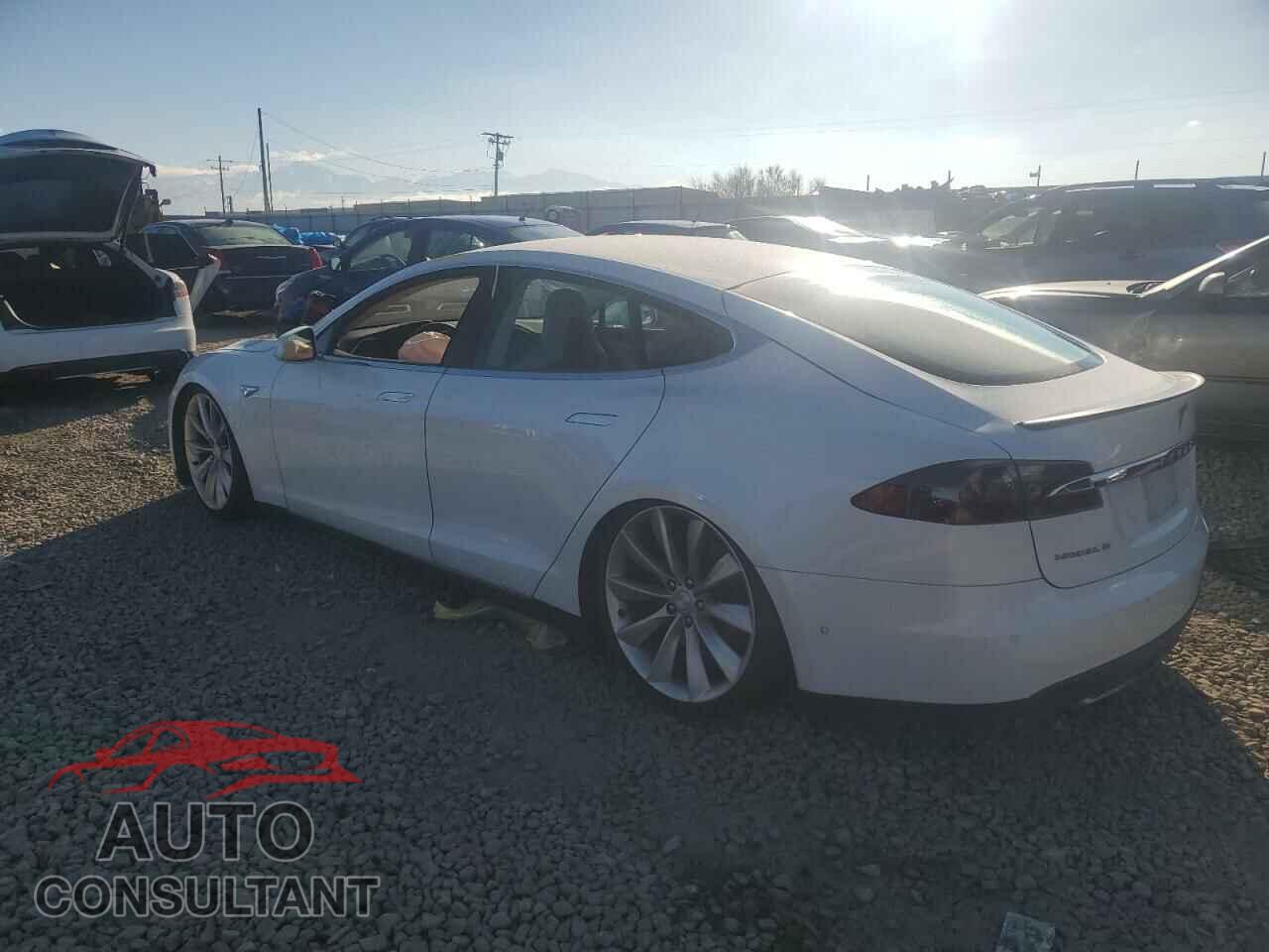 TESLA MODEL S 2015 - 5YJSA1E43FF104516