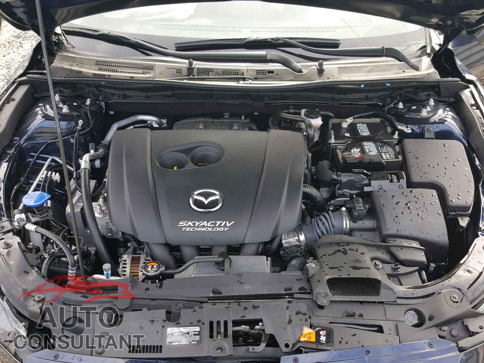 MAZDA 3 2018 - 3MZBN1U76JM205194