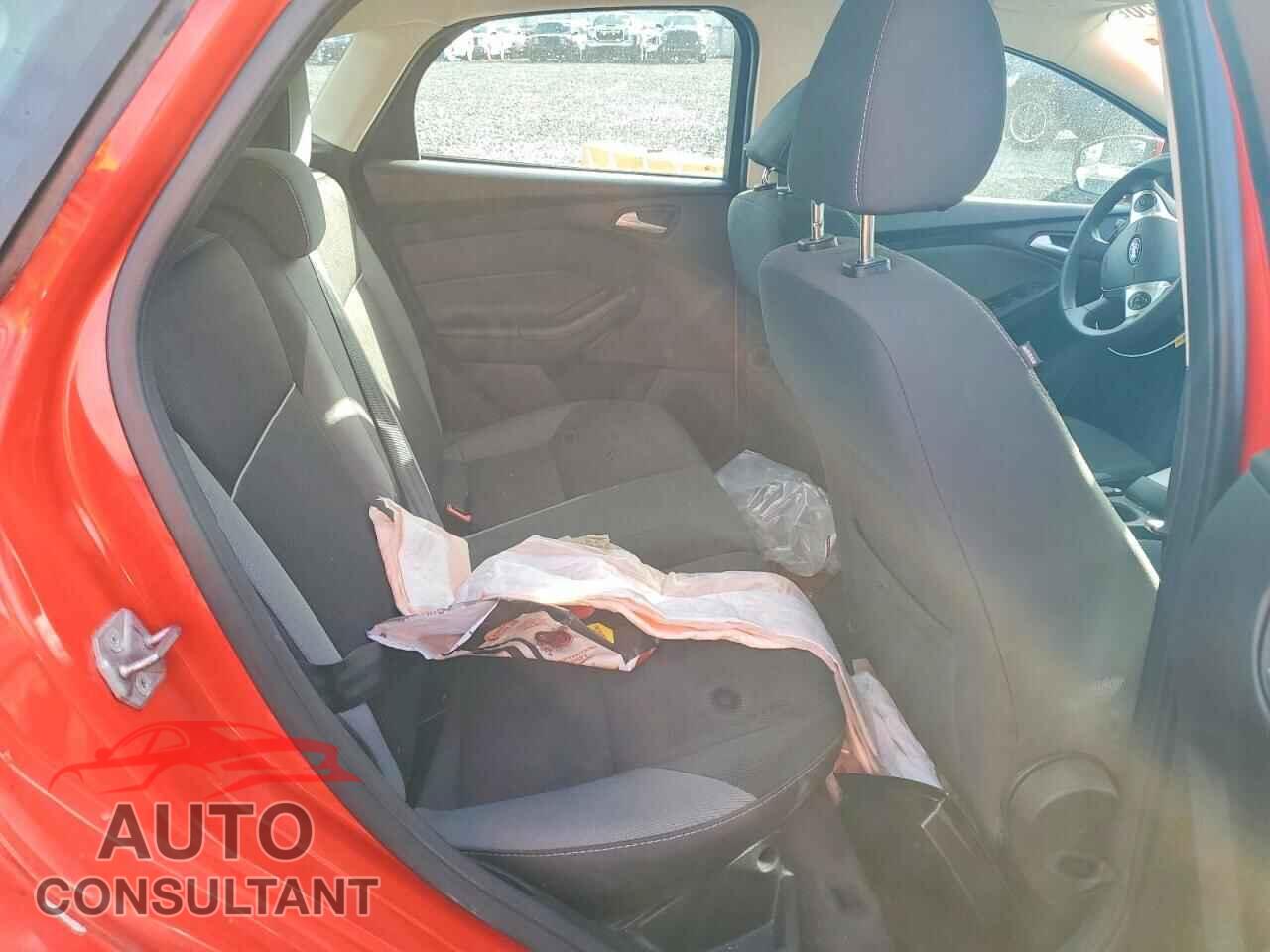 FORD FOCUS 2014 - 1FADP3K21EL200331