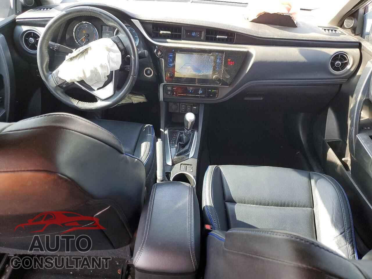 TOYOTA COROLLA 2018 - 5YFBURHE2JP756471