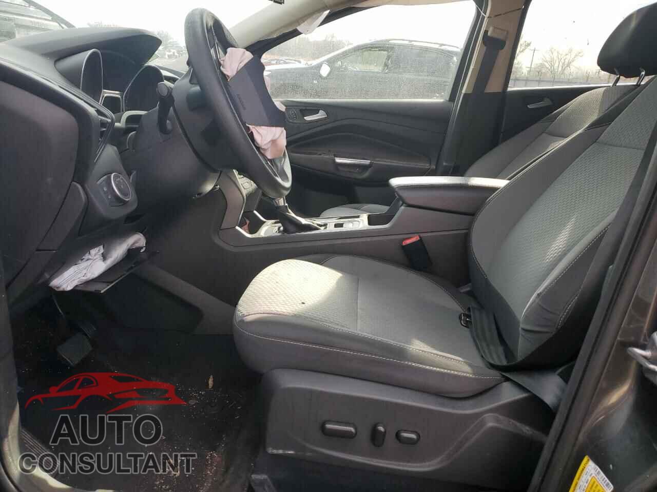 FORD ESCAPE 2017 - 1FMCU0GD3HUD06233