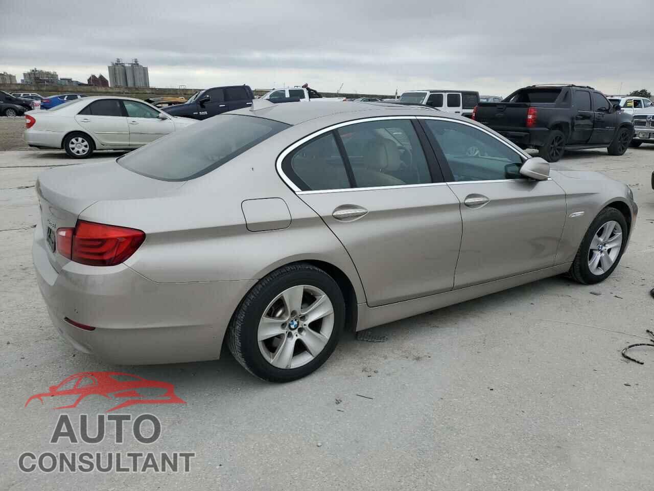 BMW 5 SERIES 2011 - WBAFR1C52BC743612