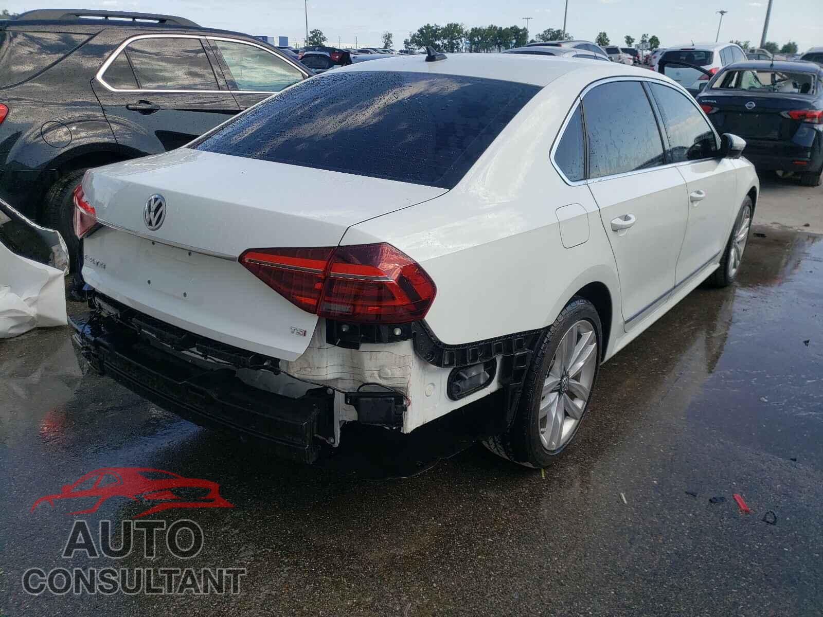 VOLKSWAGEN PASSAT 2017 - 1VWGT7A31HC021793