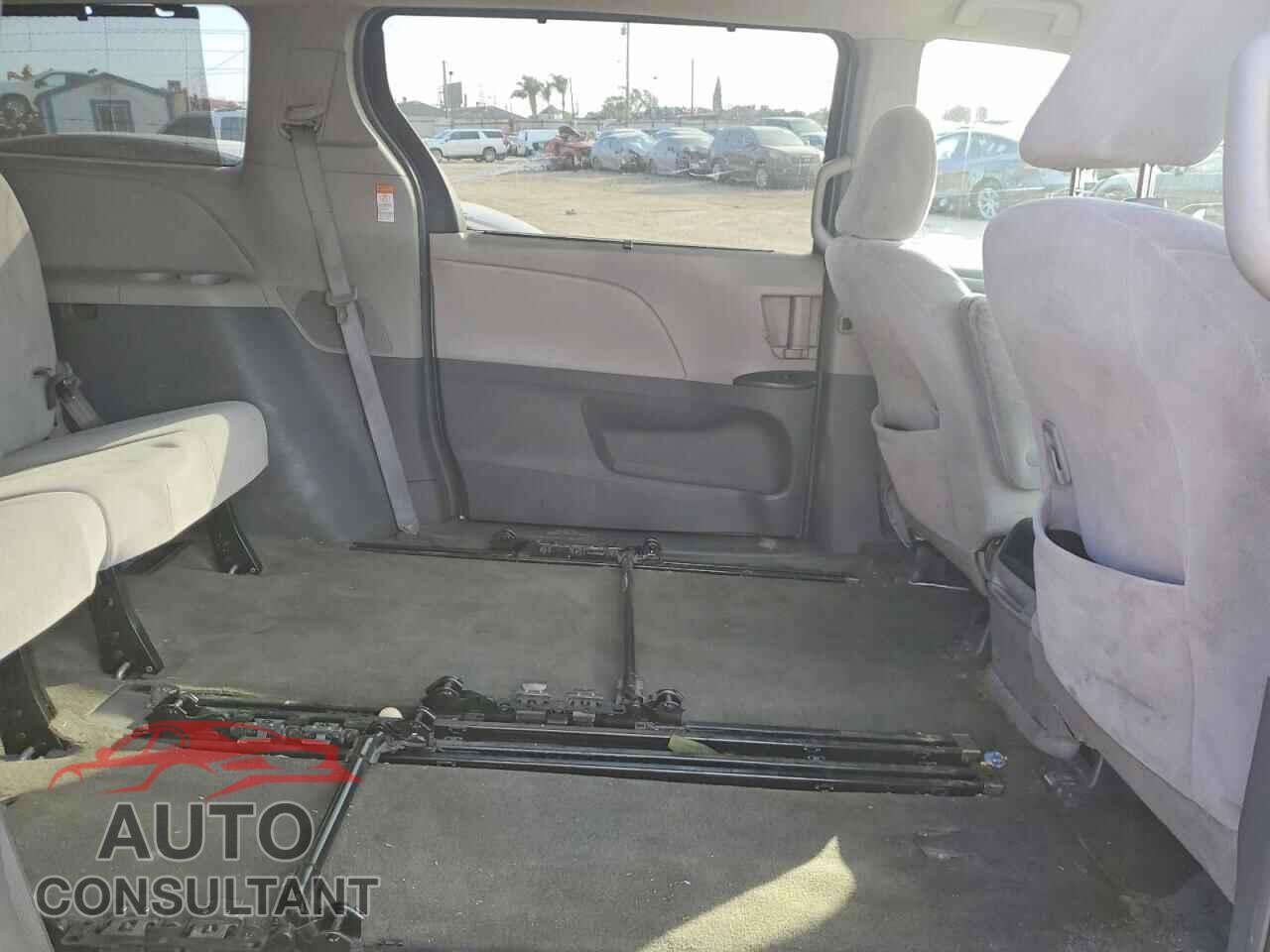 TOYOTA SIENNA 2015 - 5TDKK3DC8FS620142